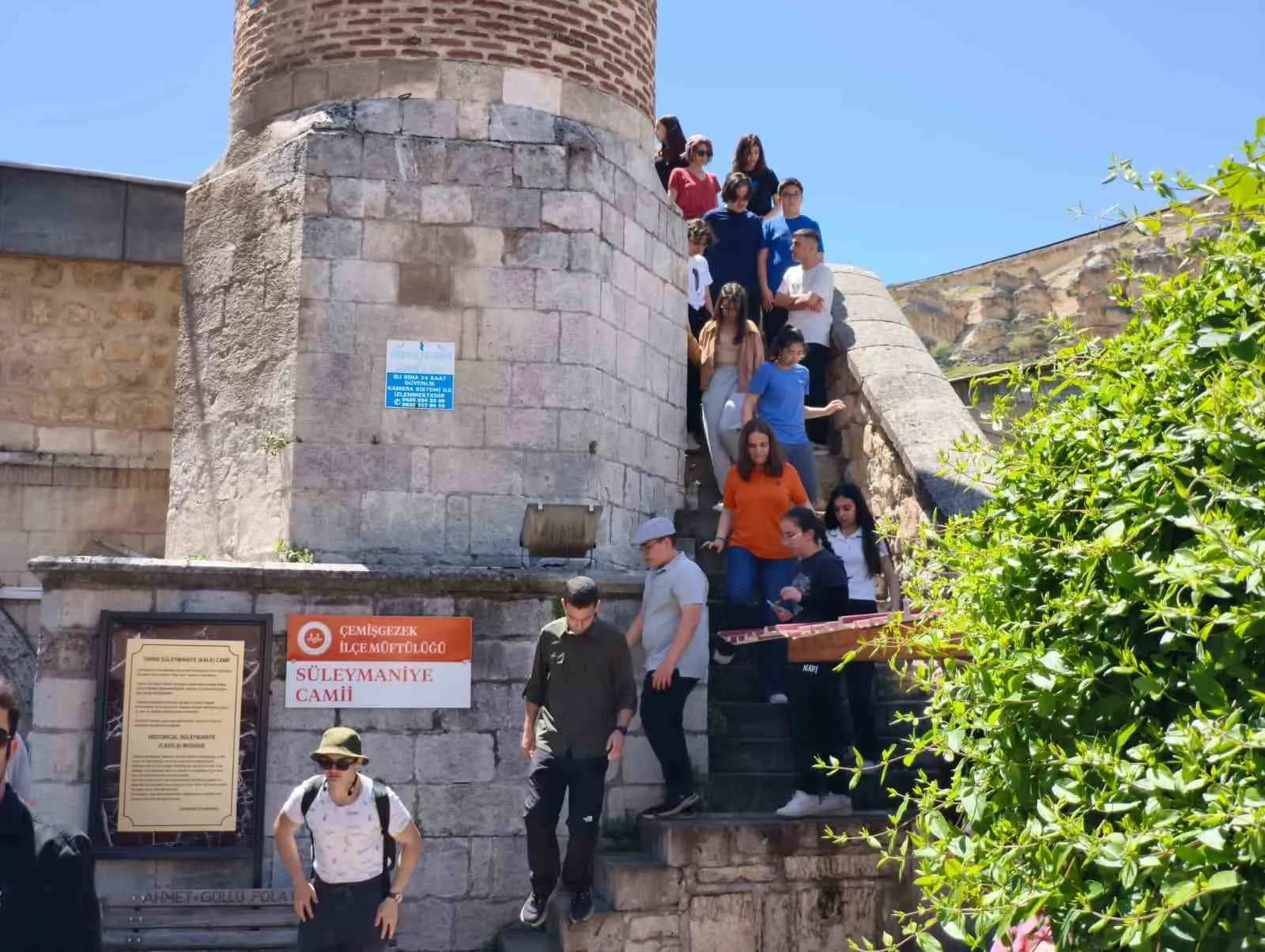 TUNCELİ TÜRK TELEKOM FEN LİSESİ ÖĞRENCİLERİ, "SINIFIM TUNCELİ" PROJESİ ÇERÇEVESİNDE, ÇEMİŞGEZEK İLÇESİNİ GEZDİ.