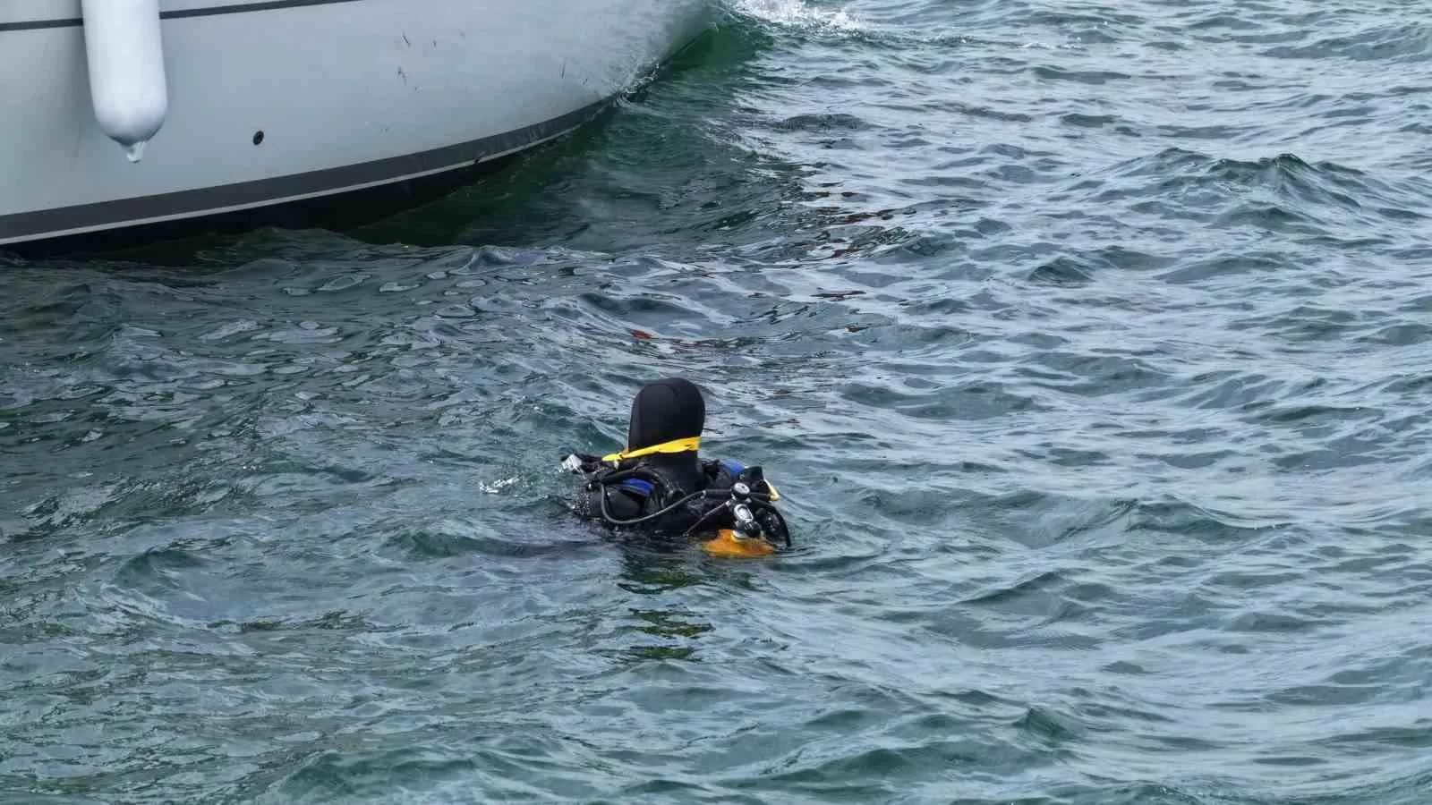 TUZLA’DA DENİZ EKOSİSTEMİNİ KORUMAK AMACIYLA YÜRÜTÜLEN ÇALIŞMALARDA, DENİZ ÇAYIRLARI VE PİNA POPÜLASYONU SU ALTI TEKNOLOJİLERİYLE GÖRÜNTÜLENDİ.
