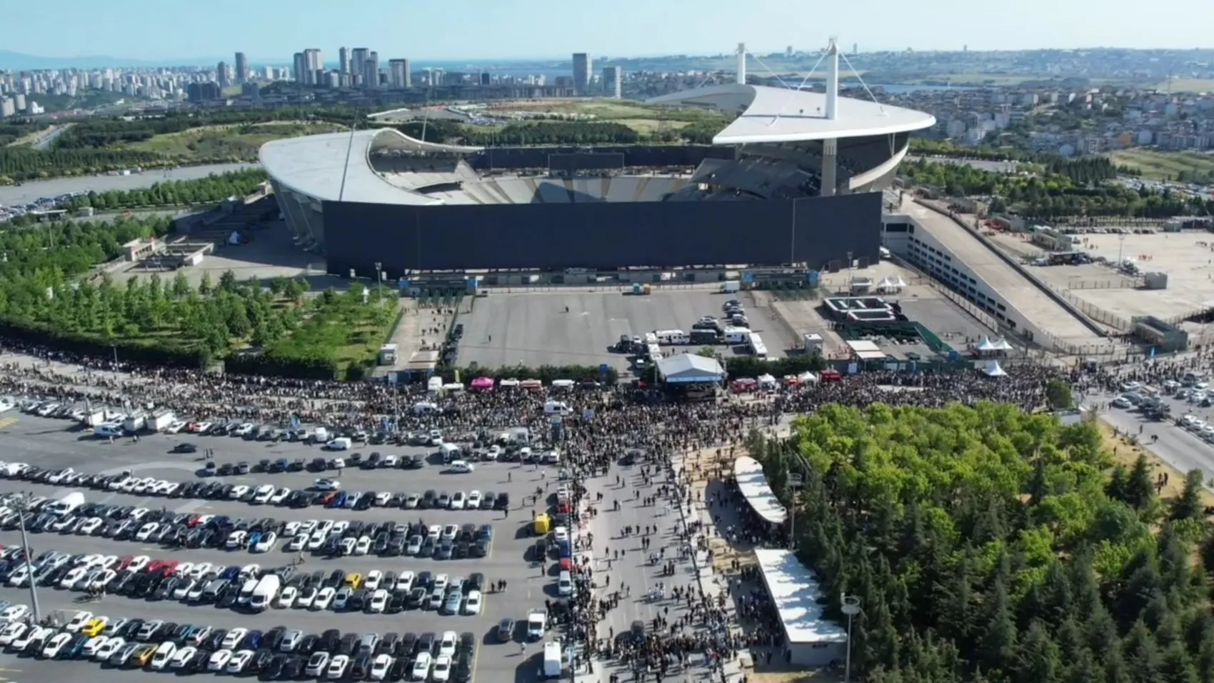 Kanye West konserine saatler kala Olimpiyat Stadyumu çevresi kilitlendi