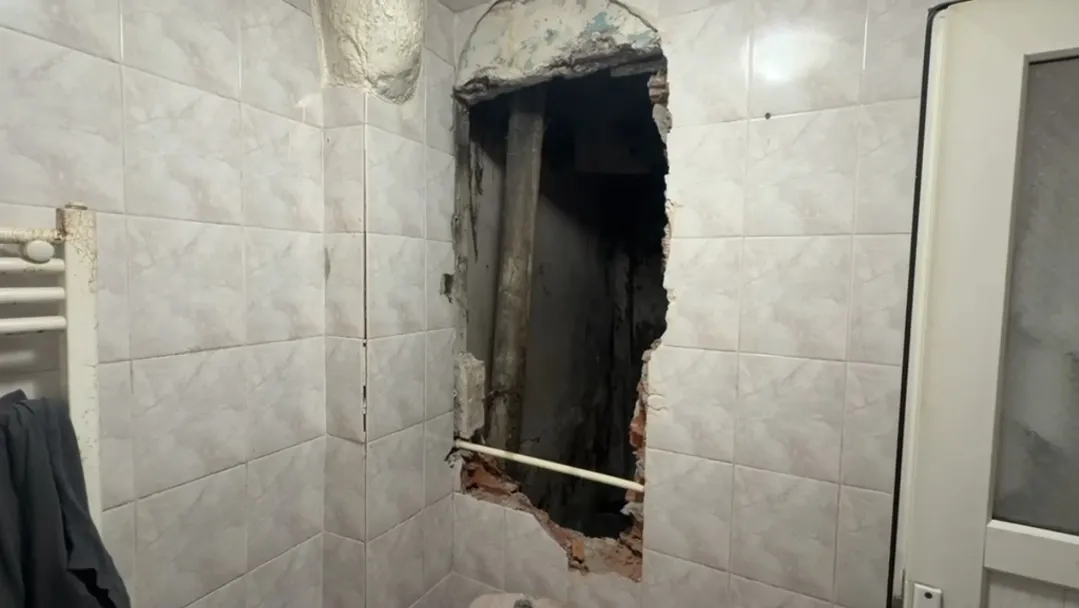 Fatih’te cam silerken düşen kadın hayatını kaybetti