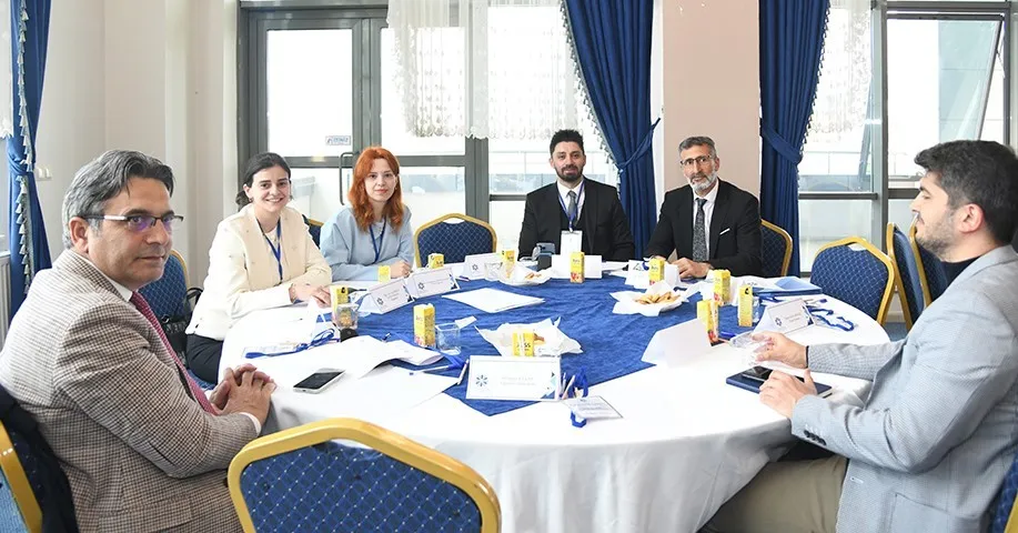 ERZURUM TEKNİK ÜNİVERSİTESİ’NDE (ETÜ), ÜNİVERSİTE-KAMU-YEREL YÖNETİM VE SİVİL TOPLUM İŞ BİRLİĞİNİ GÜÇLENDİRMEK, EĞİTİMDEN ARAŞTIRMAYA KADAR BİRÇOK ALANDA ORTAK AKIL MEKANİZMASINI GELİŞTİRMEK AMACIYLA “II. DIŞ PAYDAŞ ÇALIŞTAYI” GERÇEKLEŞTİRİLDİ.