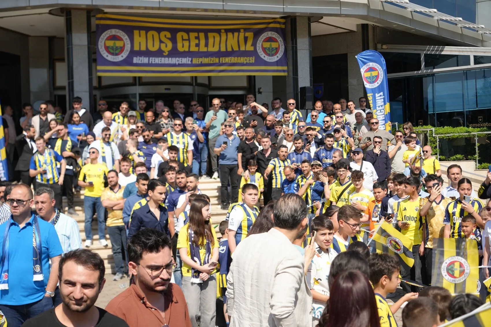 Aziz Yıldırım’dan Alex ve transfer mesajı