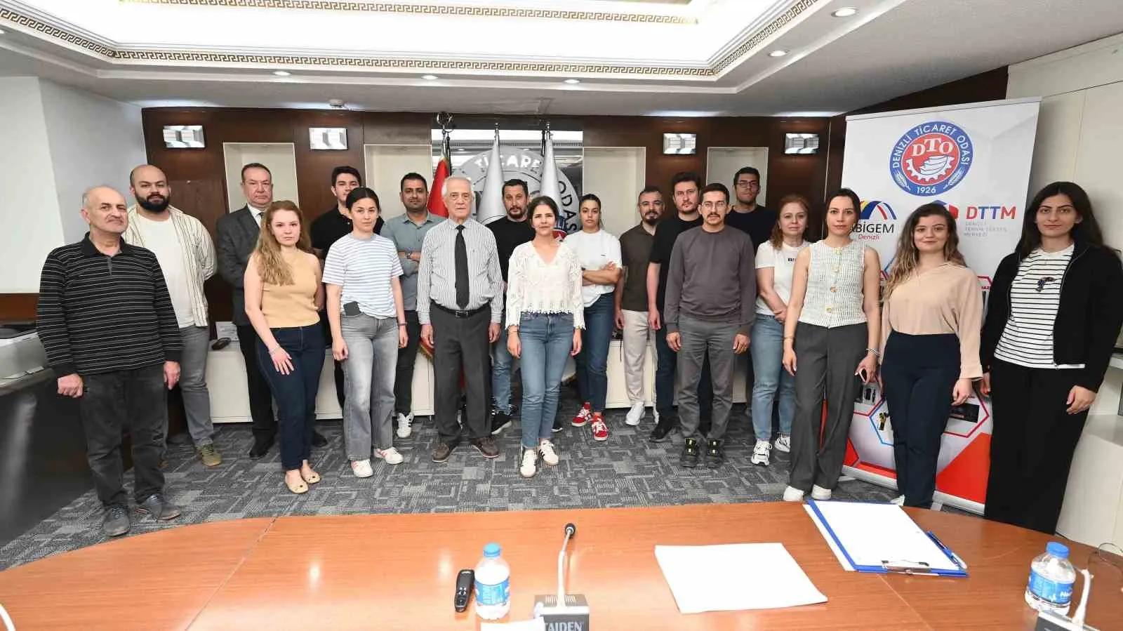 DENİZLİ TİCARET ODASI (DTO), İŞTİRAKİ OLAN DENİZLİ AVRUPA BİRLİĞİ İŞ GELİŞTİRME MERKEZİ (ABİGEM) ARACILIĞIYLA GERÇEKLEŞTİRDİĞİ ENERJİ VE SU VERİMLİLİĞİ EĞİTİMLERİYLE YEŞİL DÖNÜŞÜME KATKI SAĞLAMAYA DEVAM EDİYOR.