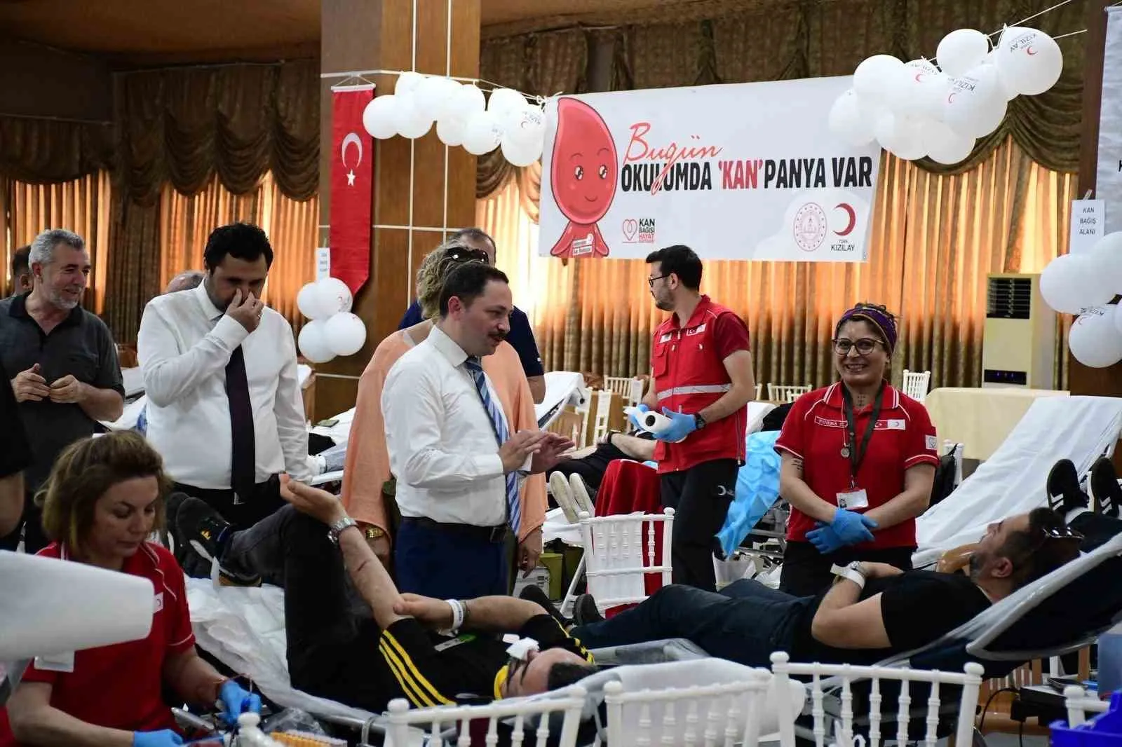 ÇANAKKALE'NİN BİGA İLÇESİNDE 'BUGÜN OKULUMDA KAN-PANYA VAR' ETKİNLİĞİ İLE KAN BAĞIŞI TOPLANDI.