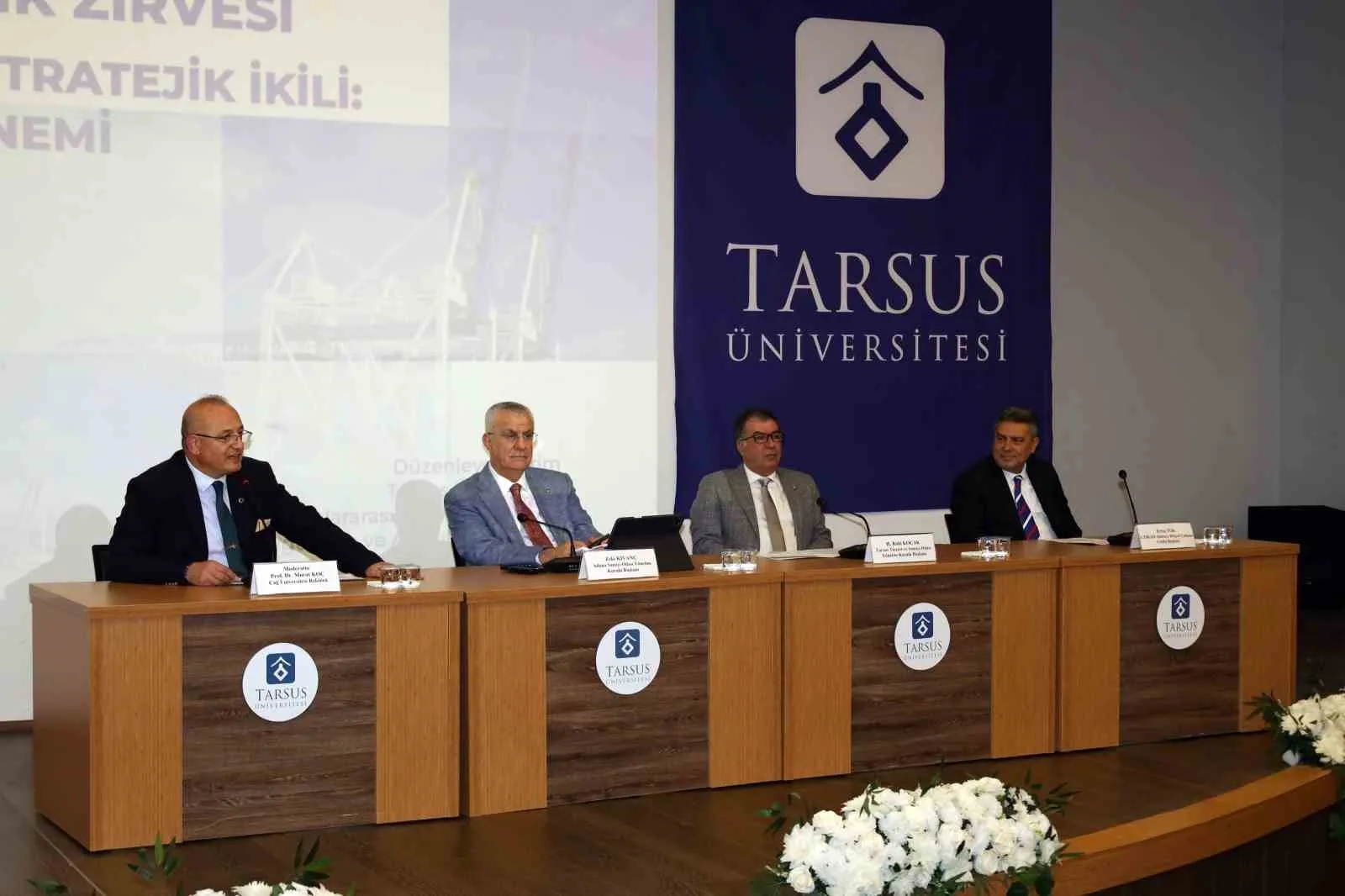 ADANA SANAYİ ODASI YÖNETİM KURULU BAŞKANI ZEKİ KIVANÇ, TÜRKİYE’NİN ÜRETİMDE ÖNEMLİ BİR GÜCE SAHİP OLDUĞUNU BELİRTEREK, İHRACATTA REKABET AVANTAJININ KORUNABİLMESİ İÇİN LOJİSTİK ALTYAPININ GÜÇLENDİRİLMESİ GEREKTİĞİNİ SÖYLEDİ.