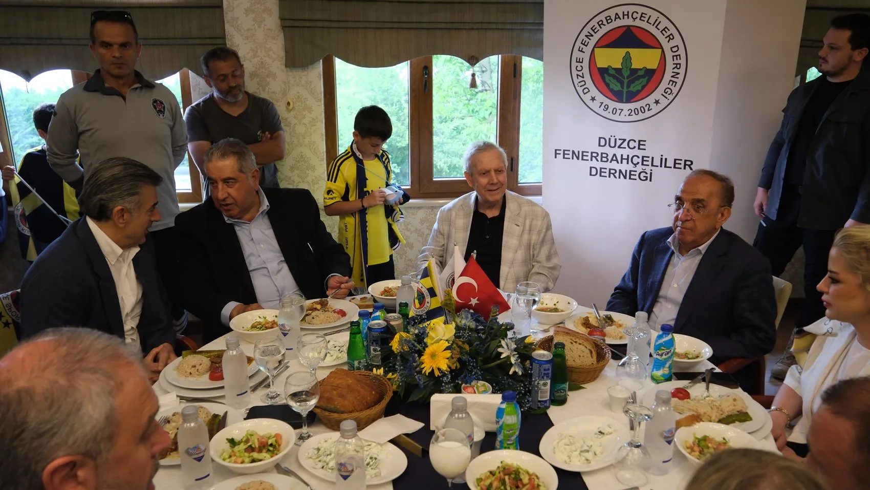 Aziz Yıldırım Düzce'de kongre öncesi destek istedi