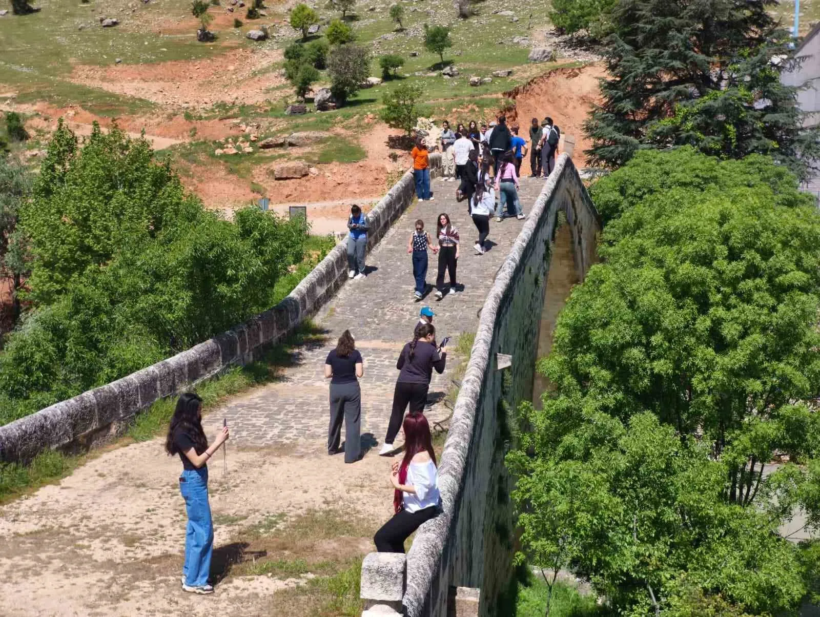 TUNCELİ TÜRK TELEKOM FEN LİSESİ ÖĞRENCİLERİ, "SINIFIM TUNCELİ" PROJESİ ÇERÇEVESİNDE, ÇEMİŞGEZEK İLÇESİNİ GEZDİ.