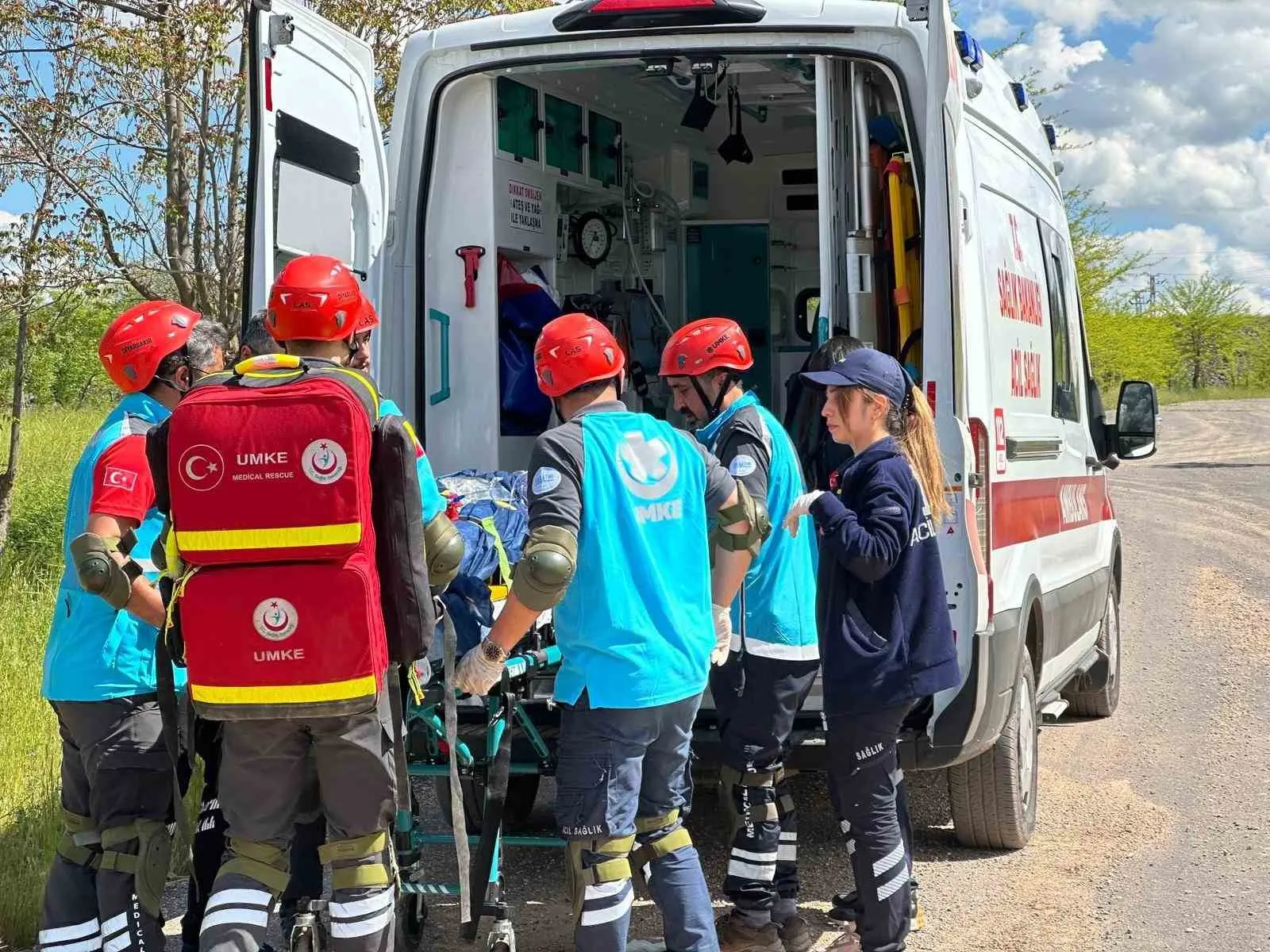 DİYARBAKIR’DA, AFETLERE HAZIRLIK KAPASİTESİNİN ARTIRILMASI VE KURUMLAR ARASI KOORDİNASYONUN GÜÇLENDİRİLMESİ AMACIYLA GENİŞ KAPSAMLI AFET SAĞLIK TATBİKATI GERÇEKLEŞTİRİLDİ.