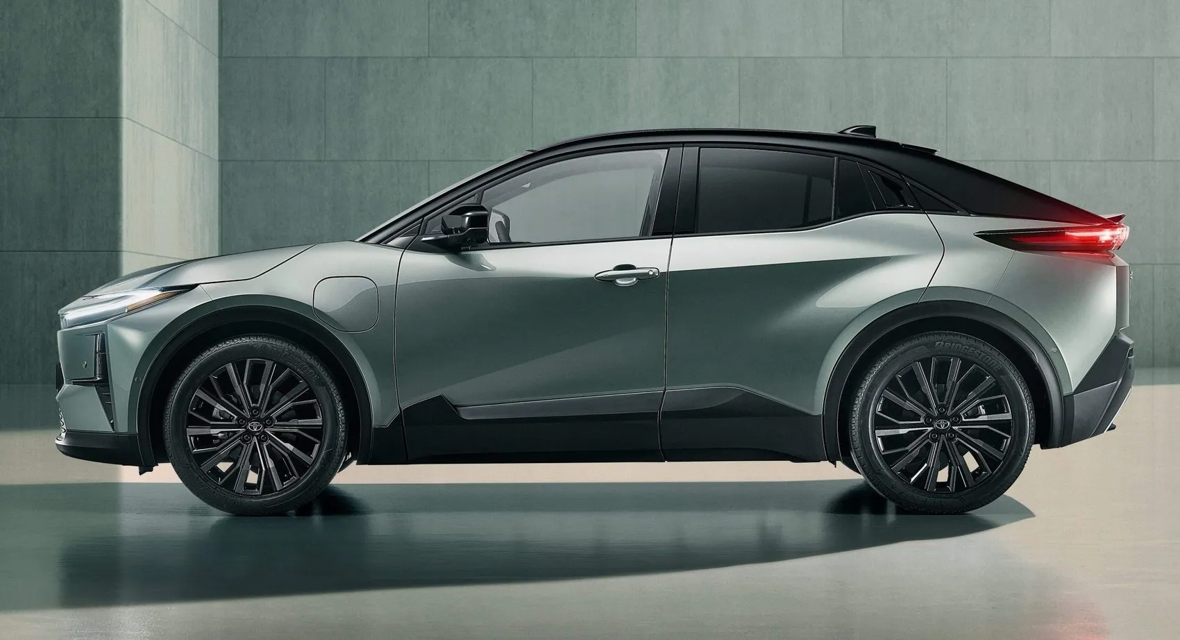 Toyota C-HR+ elektrik tüketimiyle rakiplerine gözdağı verdi