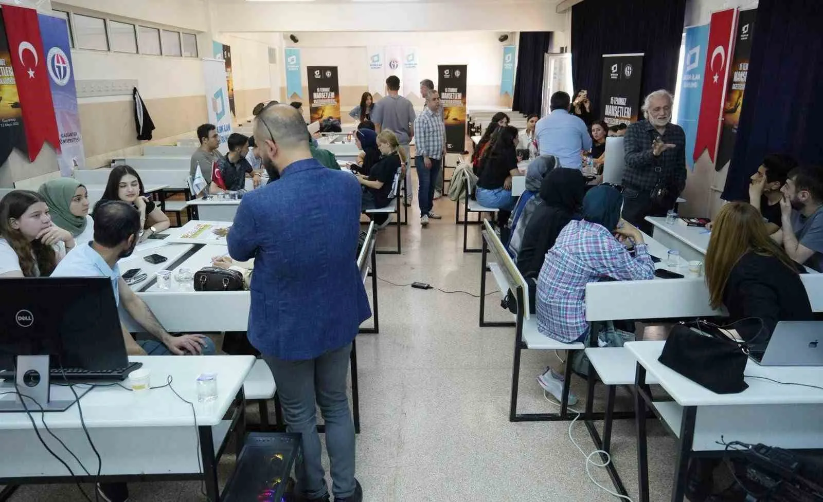 GAZİANTEP ÜNİVERSİTESİ (GAÜN) İLETİŞİM FAKÜLTESİ İLE BASIN İLAN KURUMU GAZİANTEP BÖLGE MÜDÜRLÜĞÜ İŞ BİRLİĞİNDE DÜZENLENEN "15 TEMMUZ MANŞETLERİ GAZETECİLİK ATÖLYESİ" PROGRAMI DÜZENLENDİ.