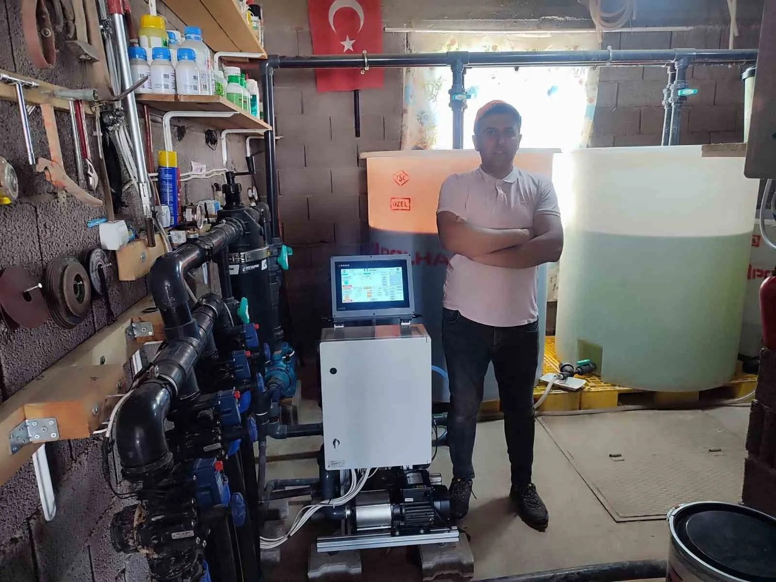 SİMAV’DA TOPRAKSIZ SERAYA GEÇİŞ YAPAN ÜRETİCİLERE TEKNİK BİLGİ VERİLDİ