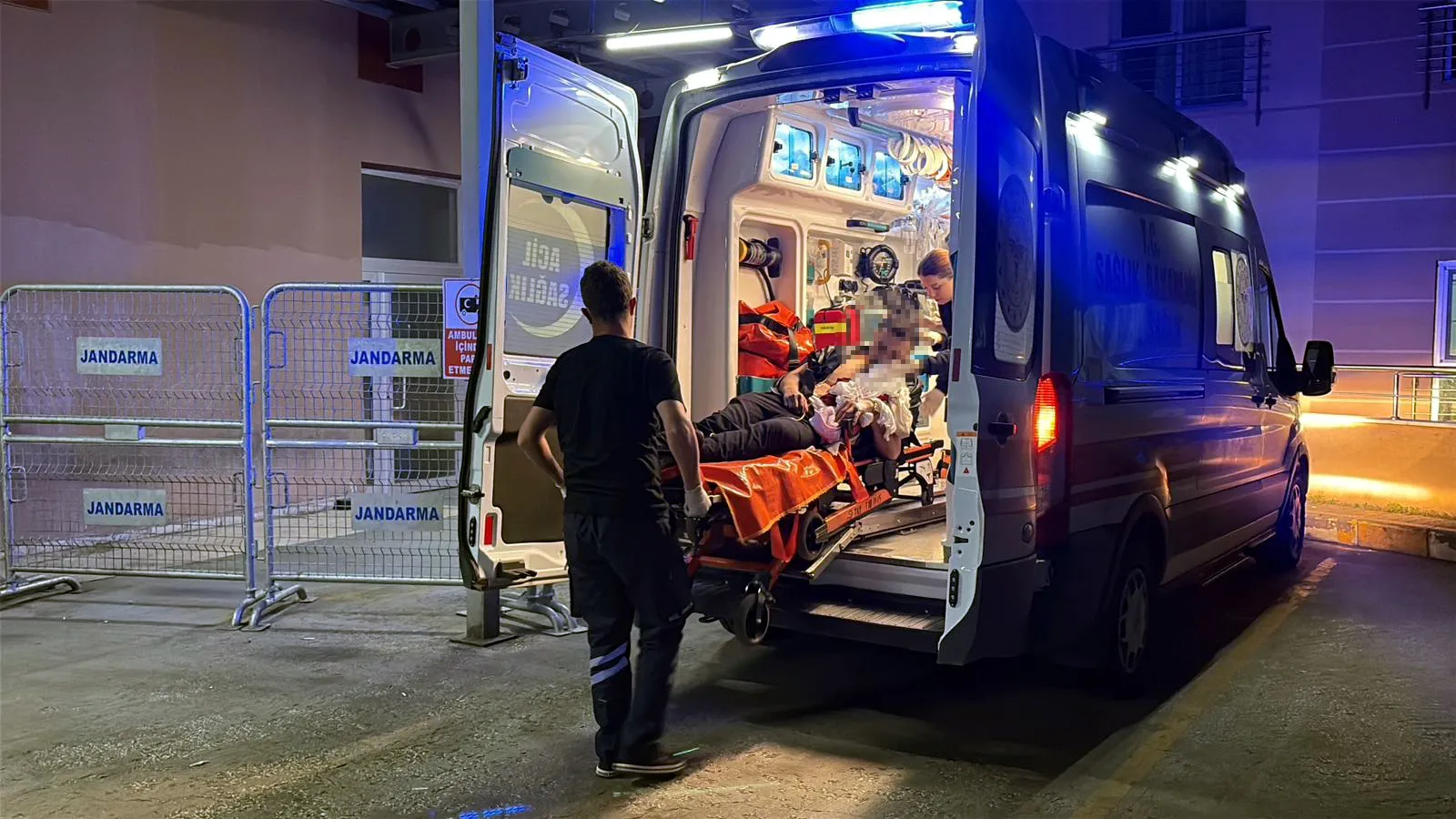 Çorlu'da restorandan çıkan gence silahlı saldırı