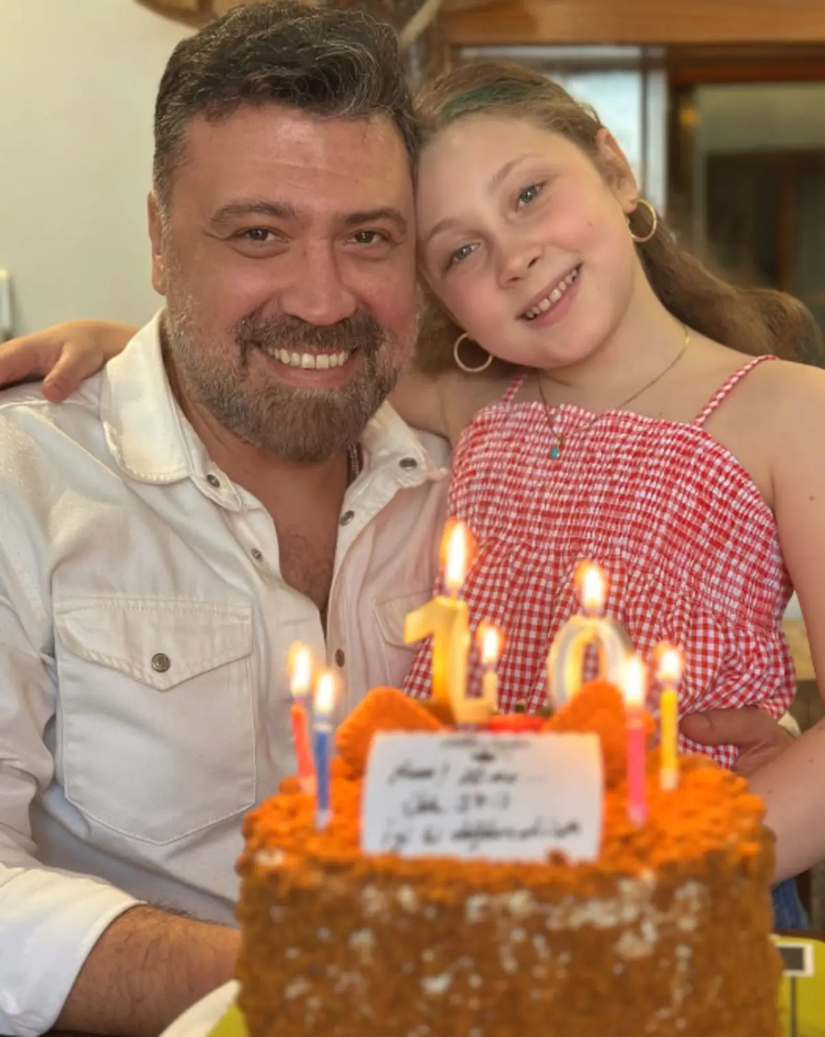 Burcu Gönder Bülent Parlak ın kızı Lisa 10 yaşında! Beğeni yağdı 1
