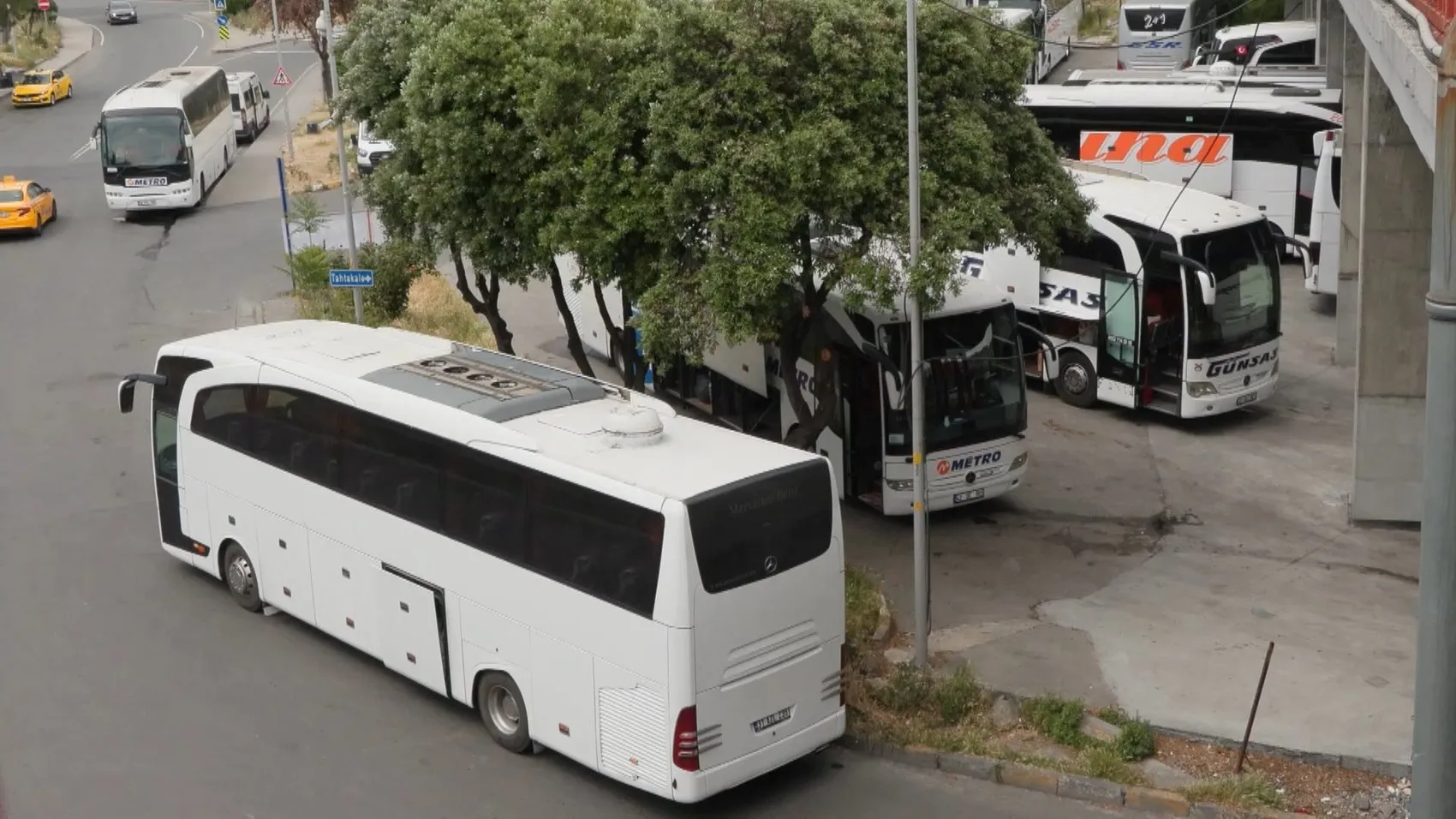 Bayram dönüşü otogarlarda trafik kabusu yaşanıyor