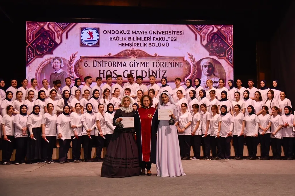 ONDOKUZ MAYIS ÜNİVERSİTESİ (OMÜ) SAĞLIK BİLİMLERİ FAKÜLTESİ HEMŞİRELİK BÖLÜMÜ 1. SINIF ÖĞRENCİLERİ, DÜZENLENEN TÖRENLE ÜNİFORMALARINI GİYDİ