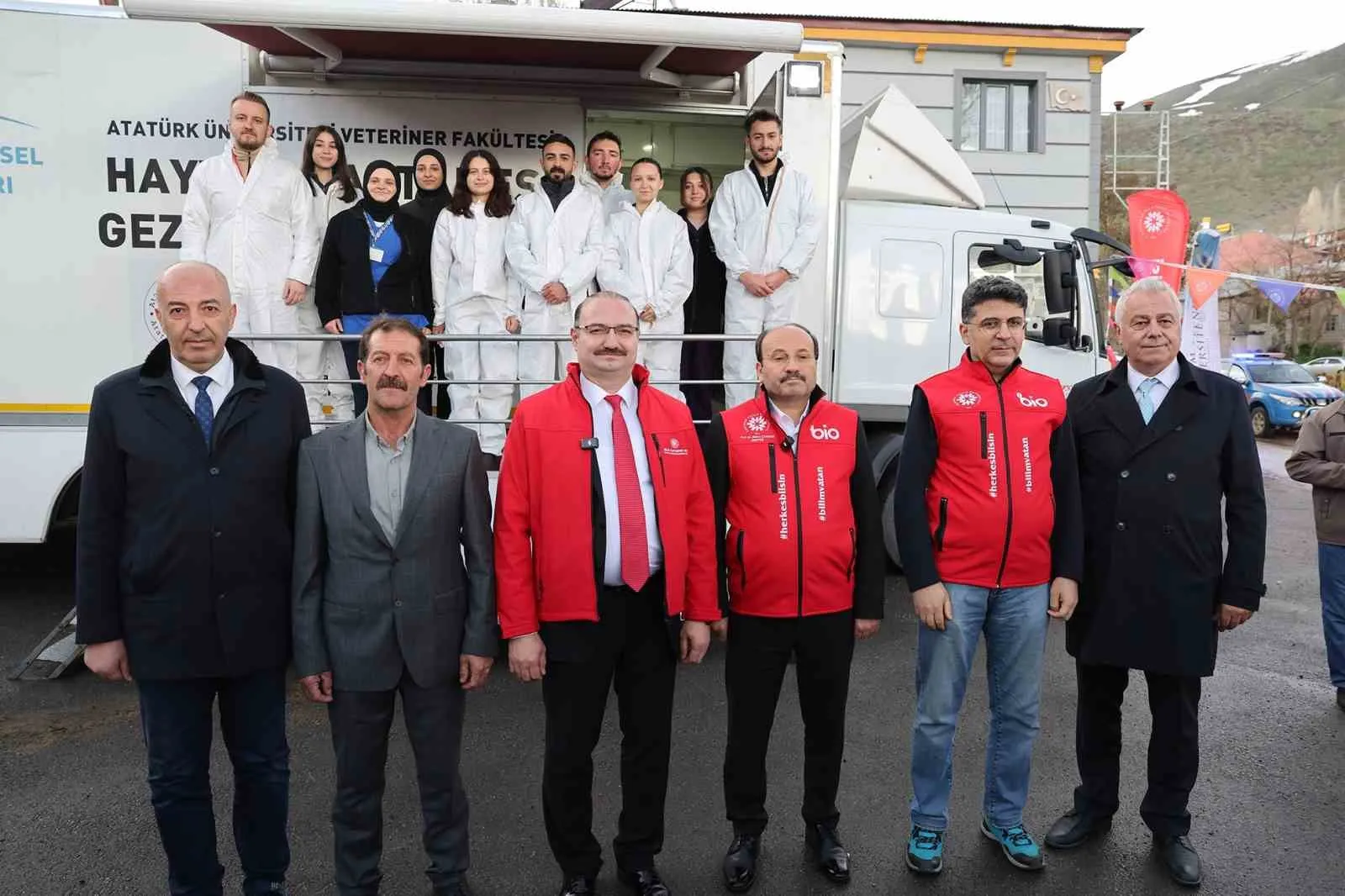 ATATÜRK ÜNİVERSİTESİ İLE ERZURUM TEKNİK ÜNİVERSİTESİ İŞ BİRLİĞİNDE DÜZENLENEN “TARIM VE HAYVANCILIKTA DİJİTALLEŞME” PROGRAMI, BİLİM İLE ÜRETİCİYİ AYNI SAHADA BULUŞTURDU.