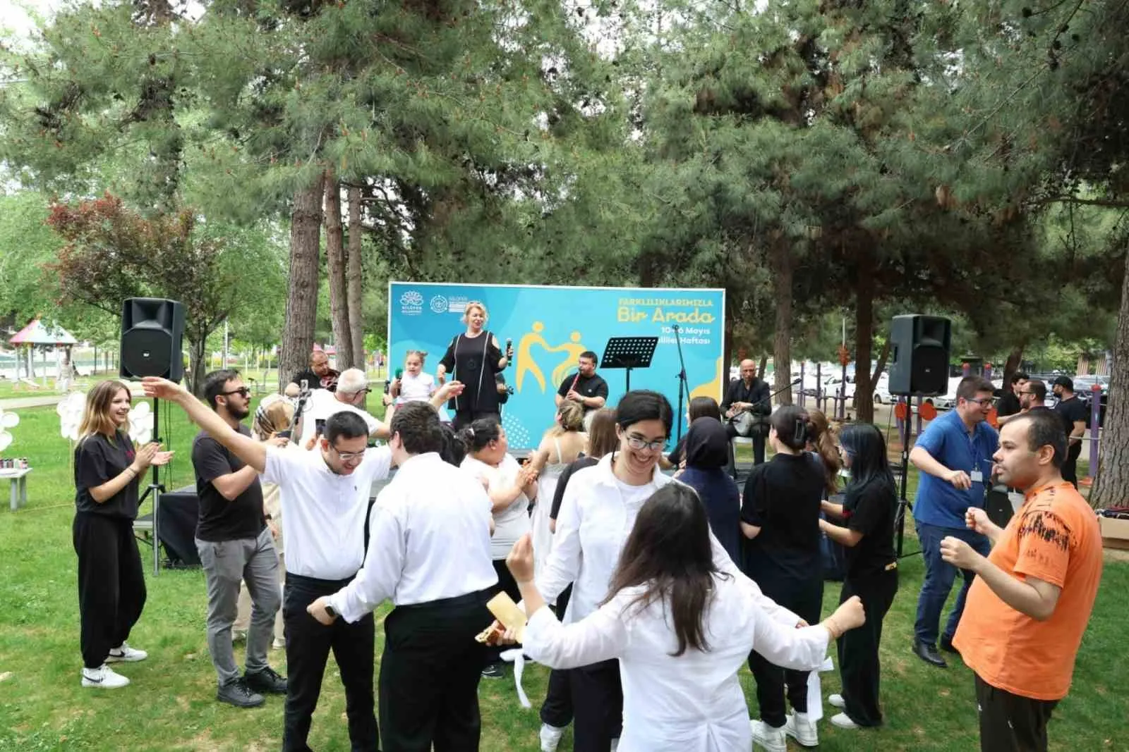 NİLÜFER BELEDİYESİ, 10-16 MAYIS ENGELLİLER HAFTASI KAPSAMINDA BU YIL ÜÇÜNCÜSÜNÜ GERÇEKLEŞTİRDİĞİ "ATAPARK AÇIK HAVA ETKİNLİĞİ" İLE ENGELLİ BİREYLERİN SOSYAL YAŞAMDAKİ ÜRETKENLİĞİNİ VE BAŞARISINI BİR KEZ DAHA GÖZLER ÖNÜNE SERDİ.