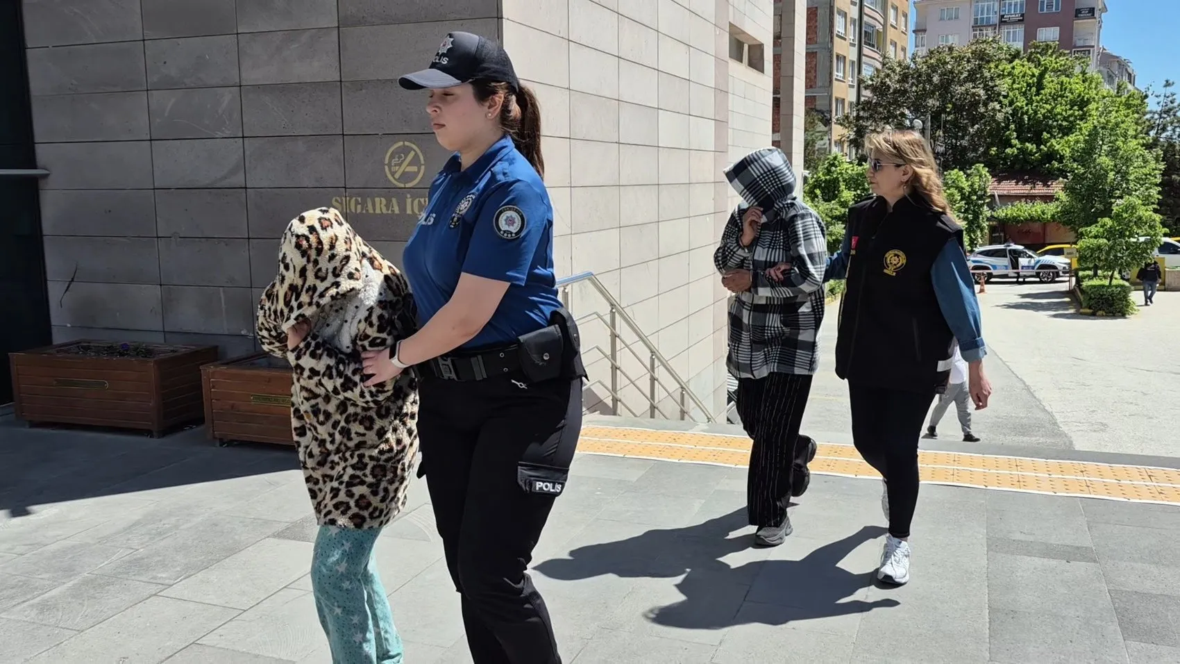 Eskişehir’de sokak ortasında altın gaspı kamerada