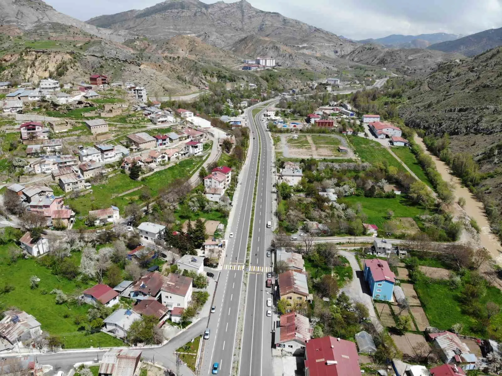 GÜMÜŞHANE’DE YAKLAŞIK 3 BİN SEÇMENİN BULUNDUĞU TEKKE BELDESİNDE 7 HAZİRAN’DA YAPILACAK BELEDİYE BAŞKANLIĞI SEÇİMLERİNDE 11 ADAY YARIŞACAK.