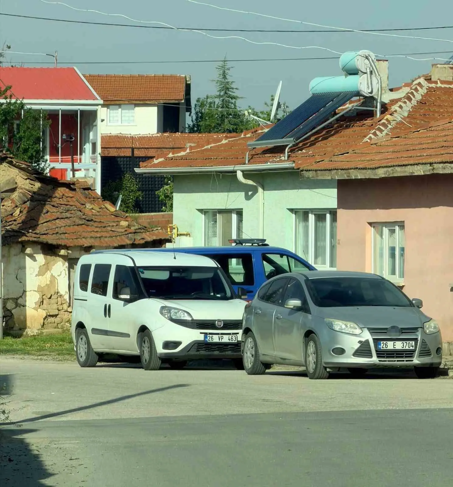 ESKİŞEHİR TEPEBAŞI BELEDİYESİ VE ÇALIŞANLARIN EVLERİNE YÖNELİK SABAH SAATLERİNDE OPERASYON DÜZENLENDİ