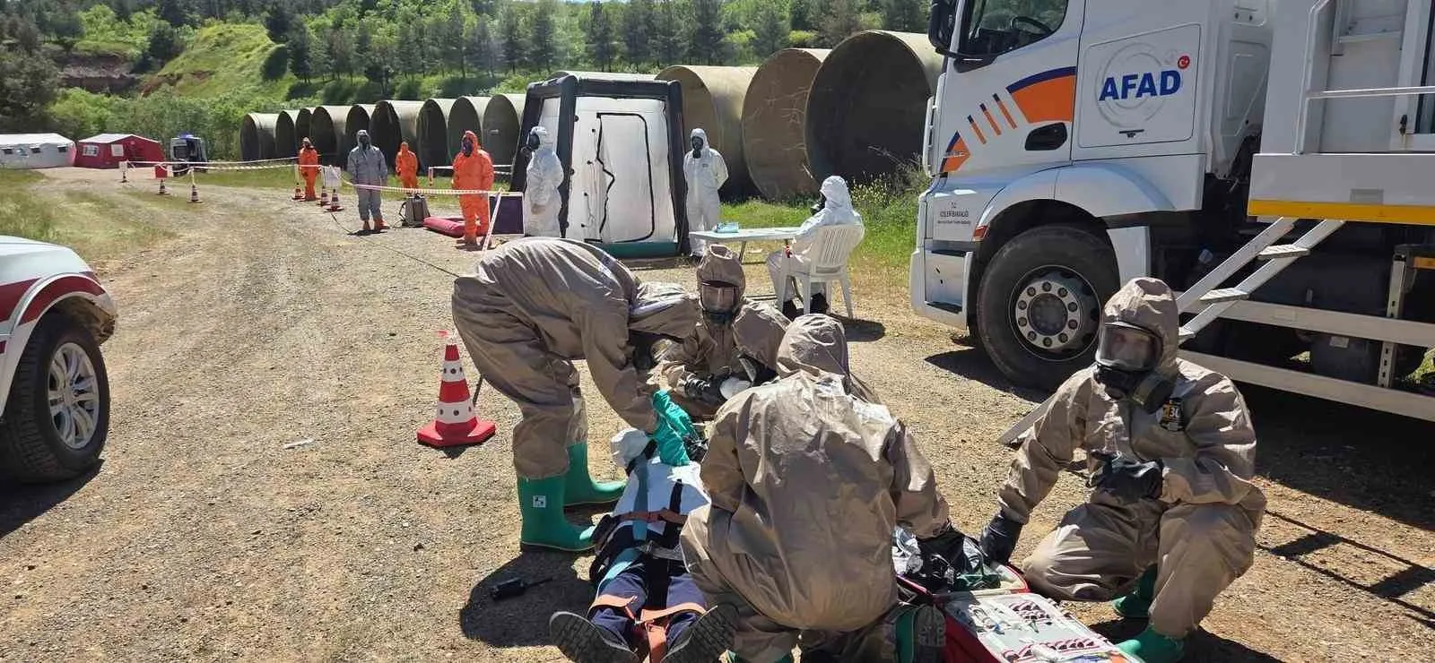 DİYARBAKIR’DA, AFETLERE HAZIRLIK KAPASİTESİNİN ARTIRILMASI VE KURUMLAR ARASI KOORDİNASYONUN GÜÇLENDİRİLMESİ AMACIYLA GENİŞ KAPSAMLI AFET SAĞLIK TATBİKATI GERÇEKLEŞTİRİLDİ.