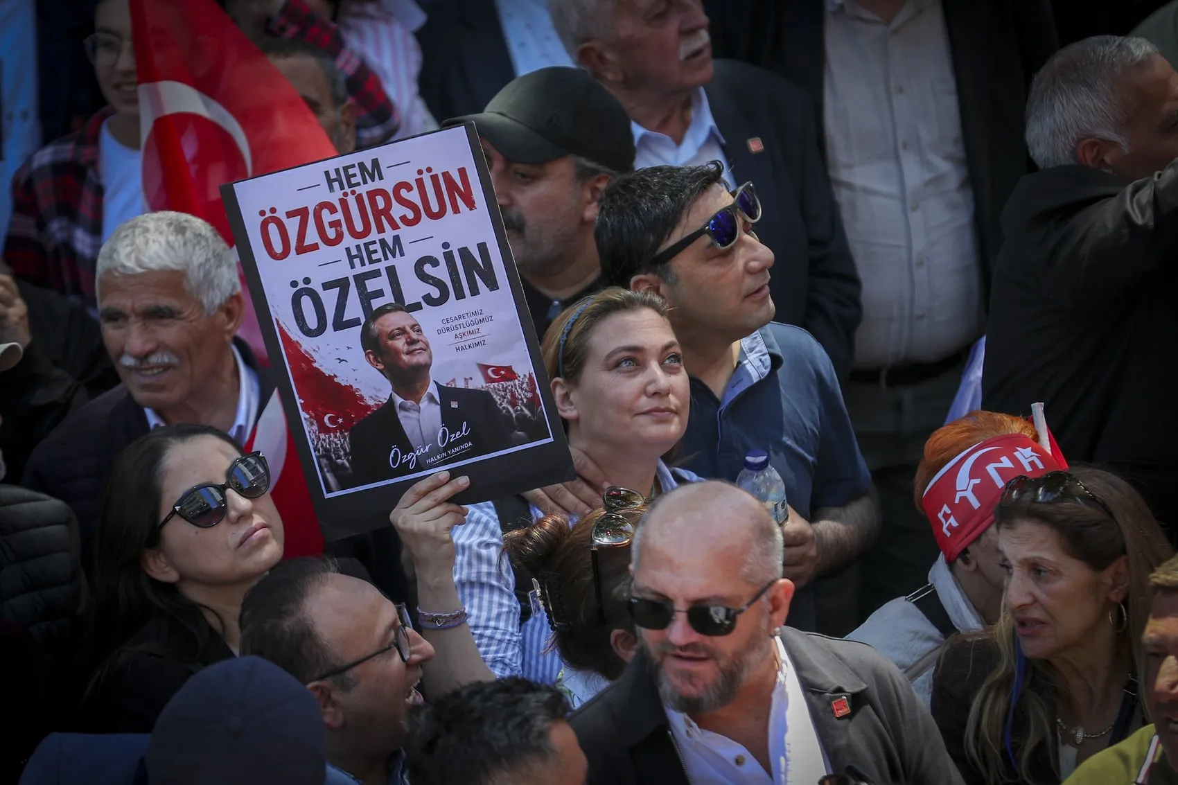 Özgür Özel'den parti yönetimine erken kurultay çağrısı