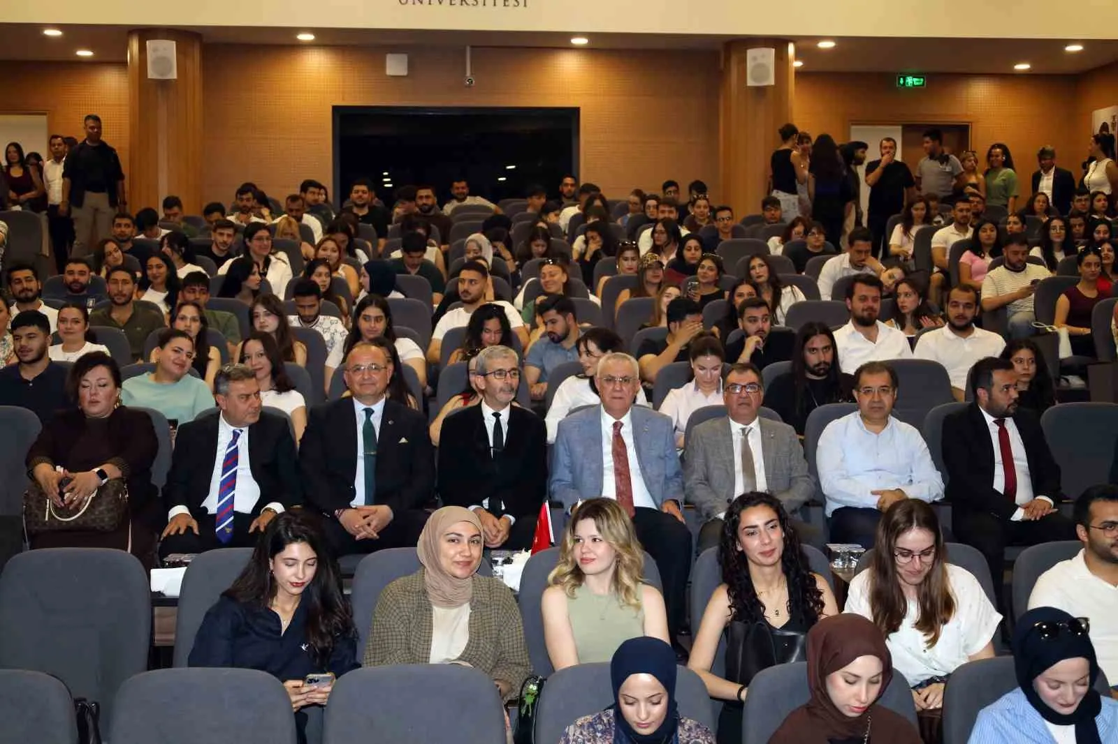 ADANA SANAYİ ODASI YÖNETİM KURULU BAŞKANI ZEKİ KIVANÇ, TÜRKİYE’NİN ÜRETİMDE ÖNEMLİ BİR GÜCE SAHİP OLDUĞUNU BELİRTEREK, İHRACATTA REKABET AVANTAJININ KORUNABİLMESİ İÇİN LOJİSTİK ALTYAPININ GÜÇLENDİRİLMESİ GEREKTİĞİNİ SÖYLEDİ.