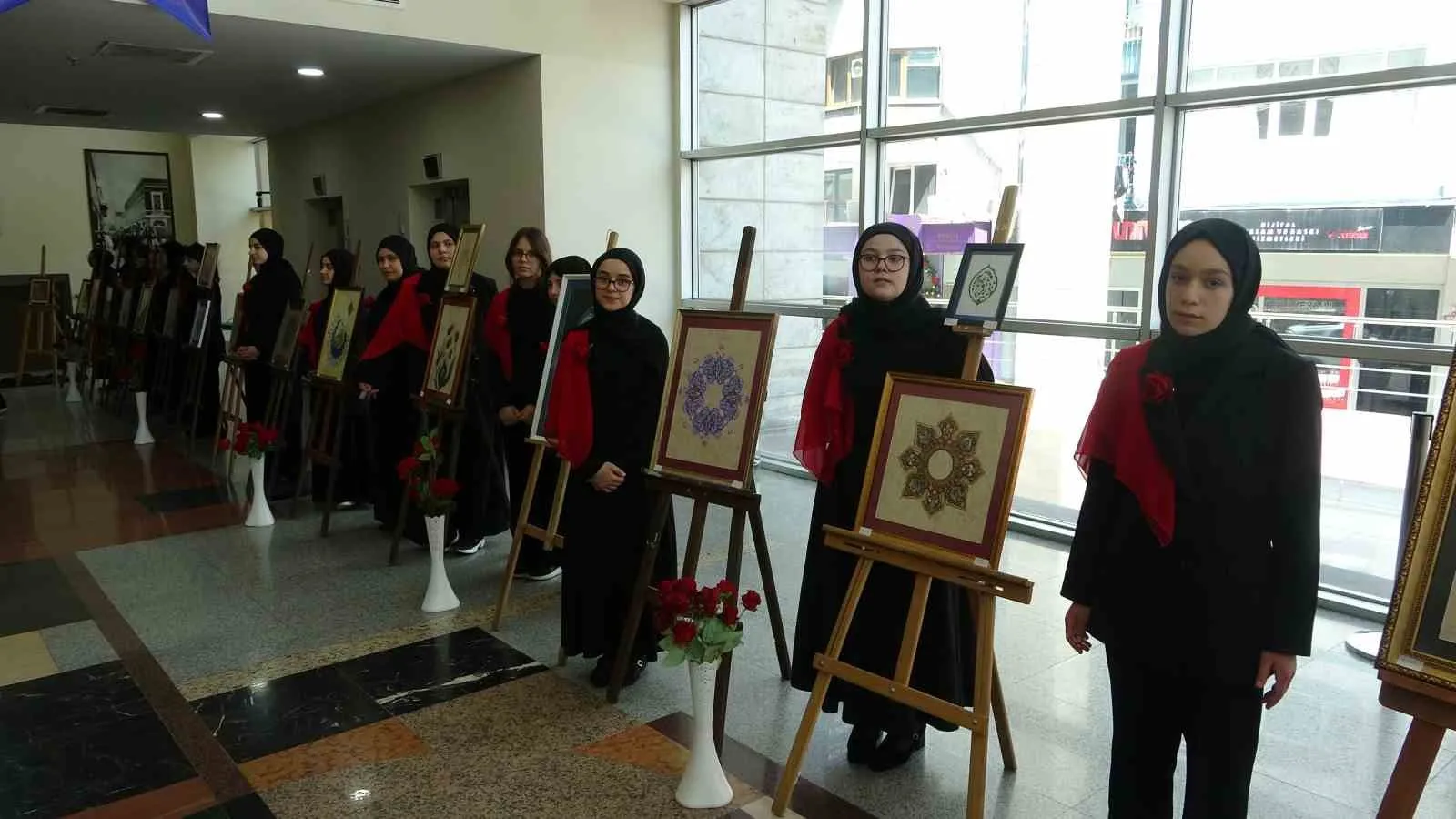 TRABZON KIZ ANADOLU İMAM HATİP LİSESİ FEN VE SOSYAL BİLİMLER PROJE OKULU ÖĞRENCİLERİ TARAFINDAN HAMAMİZADE İHSANBEY KÜLTÜR MERKEZİ’NDE HAZRETİ MUHAMMED’İN (S.A.V.) DOĞUMUNUN 1500. YILI MÜNASEBETİYLE ANLAMLI BİR PROGRAM DÜZENLENDİ.