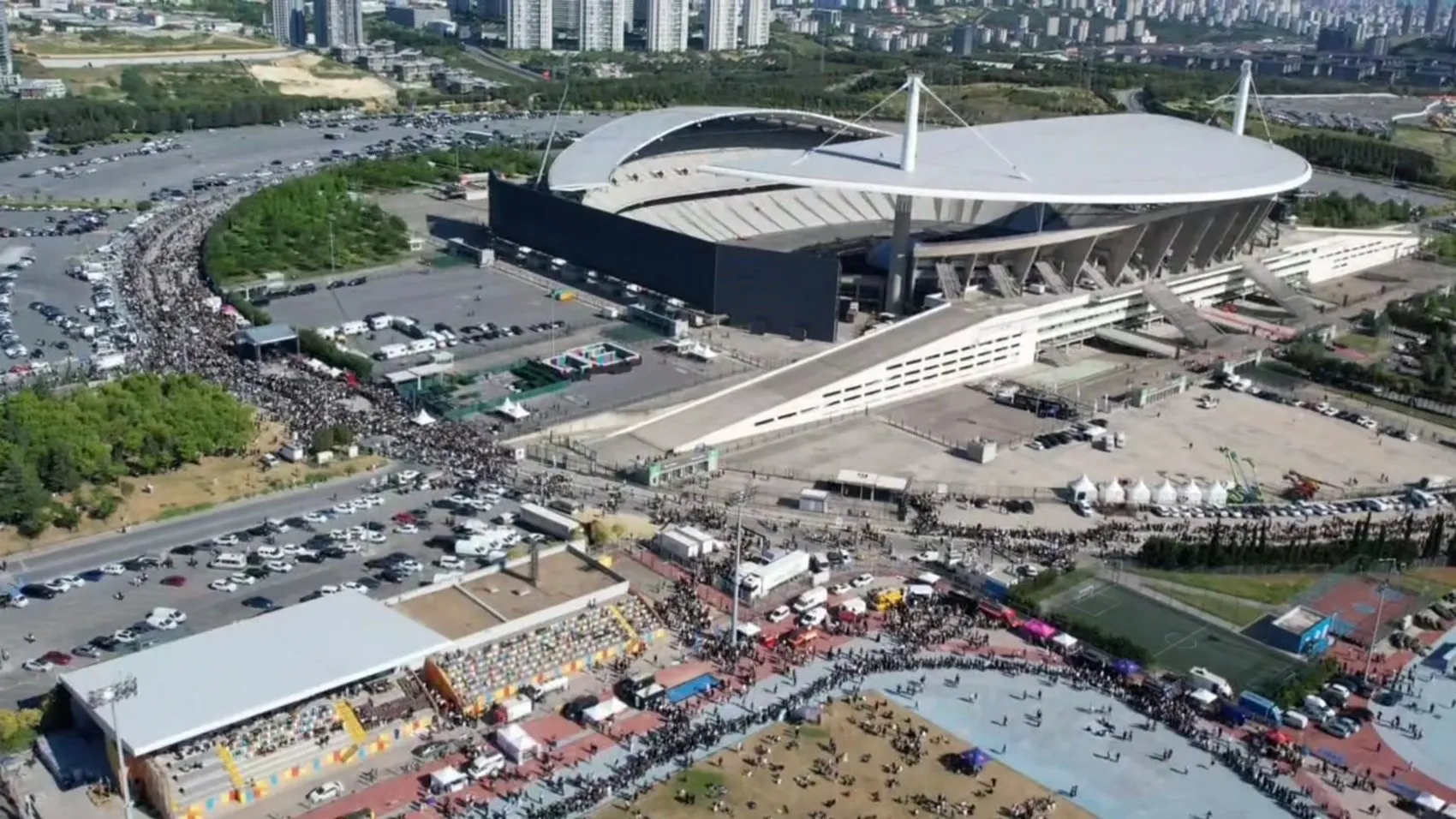 Kanye West konserine saatler kala Olimpiyat Stadyumu çevresi kilitlendi