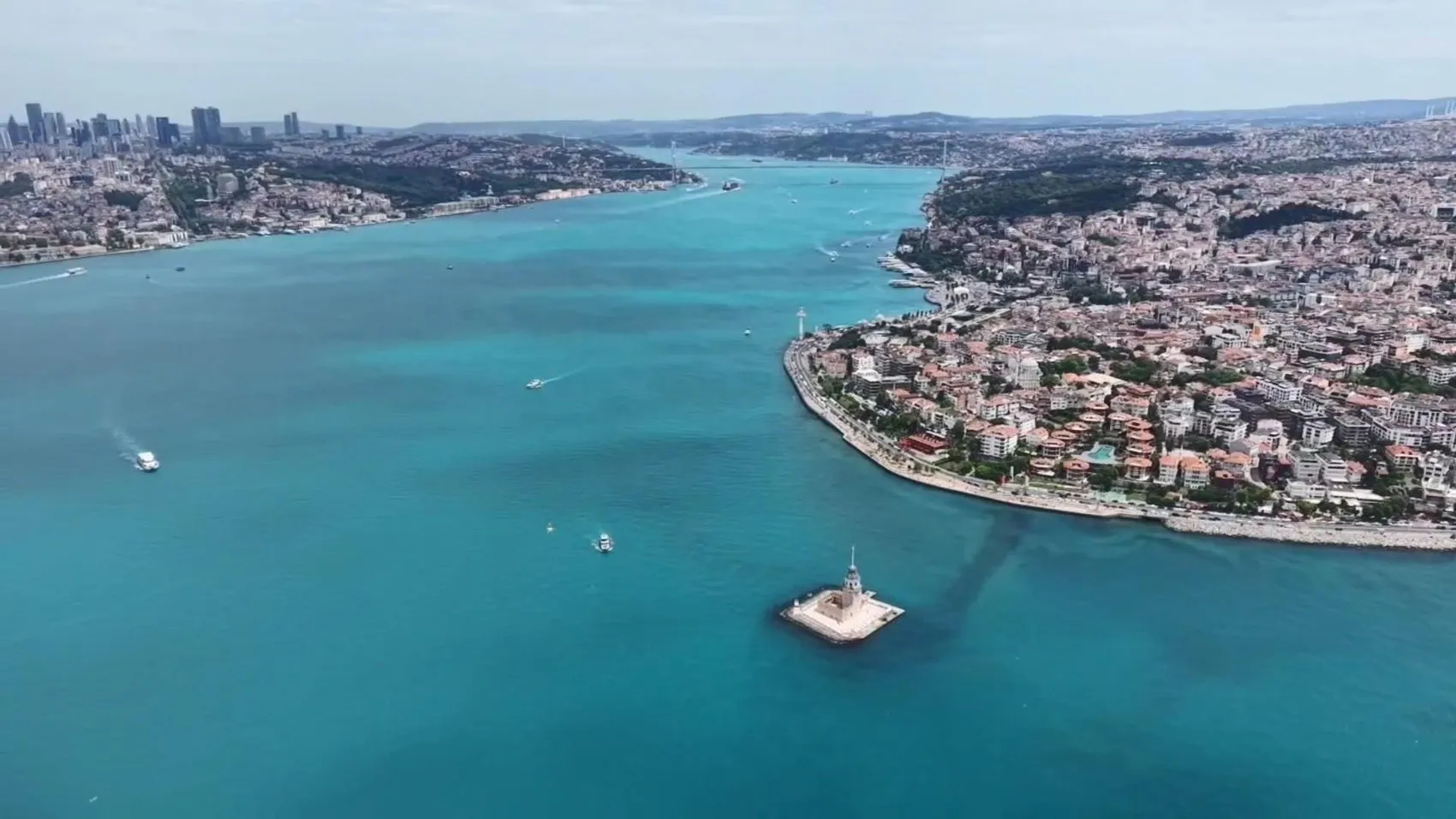 İstanbul Boğazı bugün alışılmadık turkuaz rengine büründü