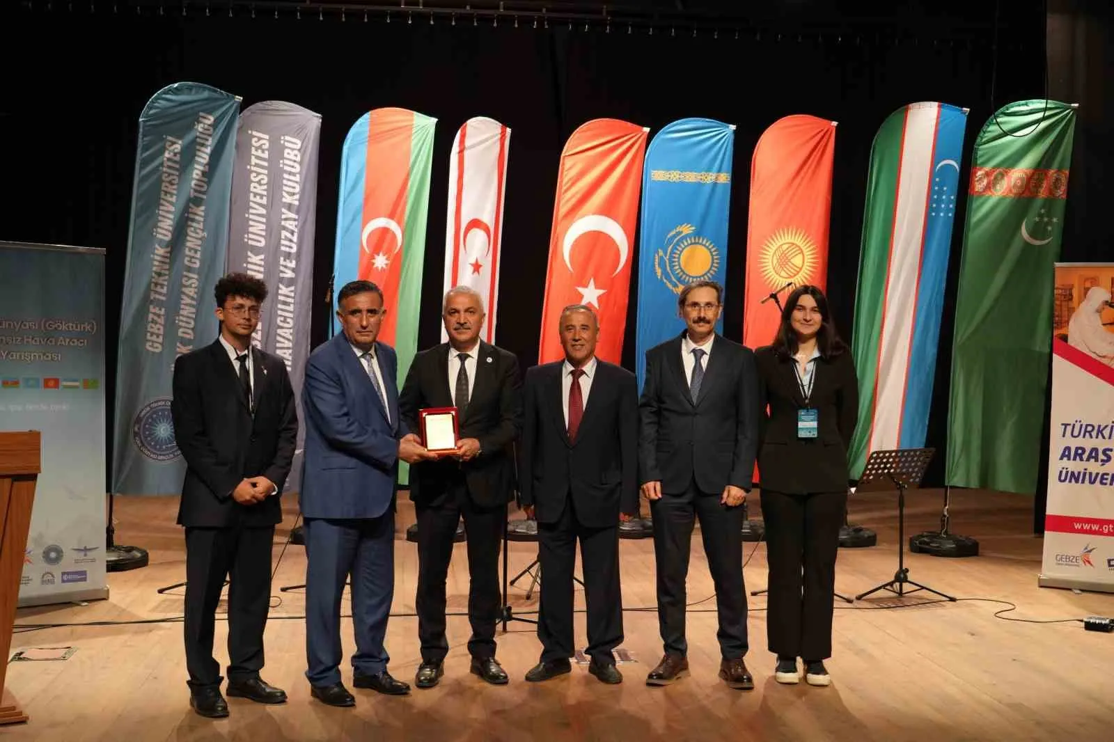 TÜRKİYE, AZERBAYCAN, KKTC VE ORTA ASYA TÜRK CUMHURİYETLERİNDEN GENÇ MÜHENDİSLER, "TEKNOLOJİDE GÜÇLÜ TÜRK DÜNYASI" HEDEFİYLE GEBZE'DE BULUŞTU.