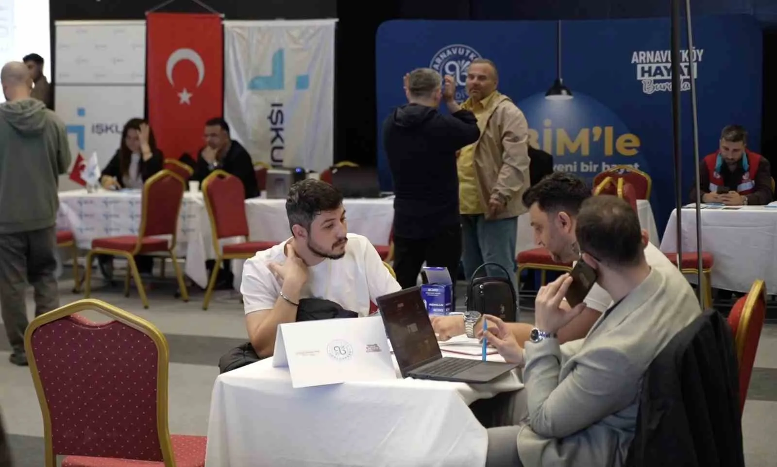 ARNAVUTKÖY İLÇESİNDE ENGELLİLER HAFTASI KAPSAMINDA DÜZENLENEN "ENGELSİZ İSTİHDAM FUARI", YOĞUN KATILIMLA GERÇEKLEŞTİRİLDİ.