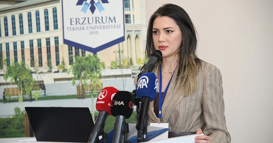 ERZURUM TEKNİK ÜNİVERSİTESİ’NDE (ETÜ), ÜNİVERSİTE-KAMU-YEREL YÖNETİM VE SİVİL TOPLUM İŞ BİRLİĞİNİ GÜÇLENDİRMEK, EĞİTİMDEN ARAŞTIRMAYA KADAR BİRÇOK ALANDA ORTAK AKIL MEKANİZMASINI GELİŞTİRMEK AMACIYLA “II. DIŞ PAYDAŞ ÇALIŞTAYI” GERÇEKLEŞTİRİLDİ.