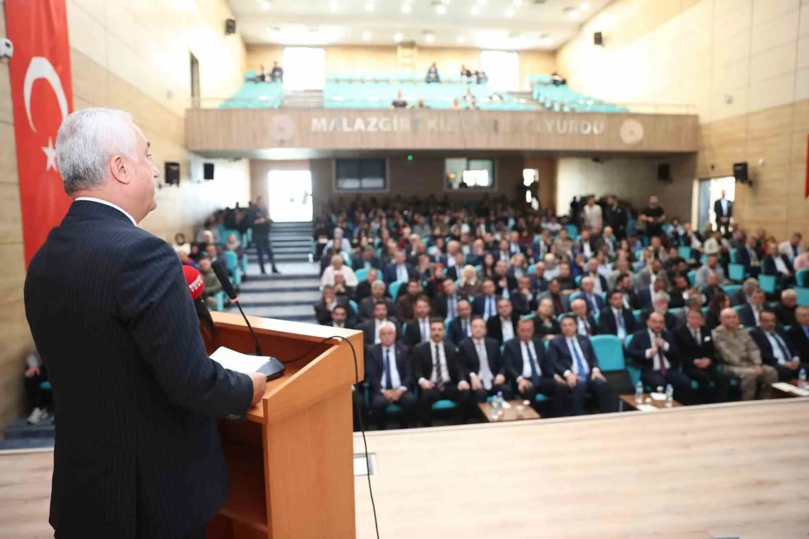 MUŞ VALİSİ AVNİ ÇAKIR KONUŞMA YAPTI