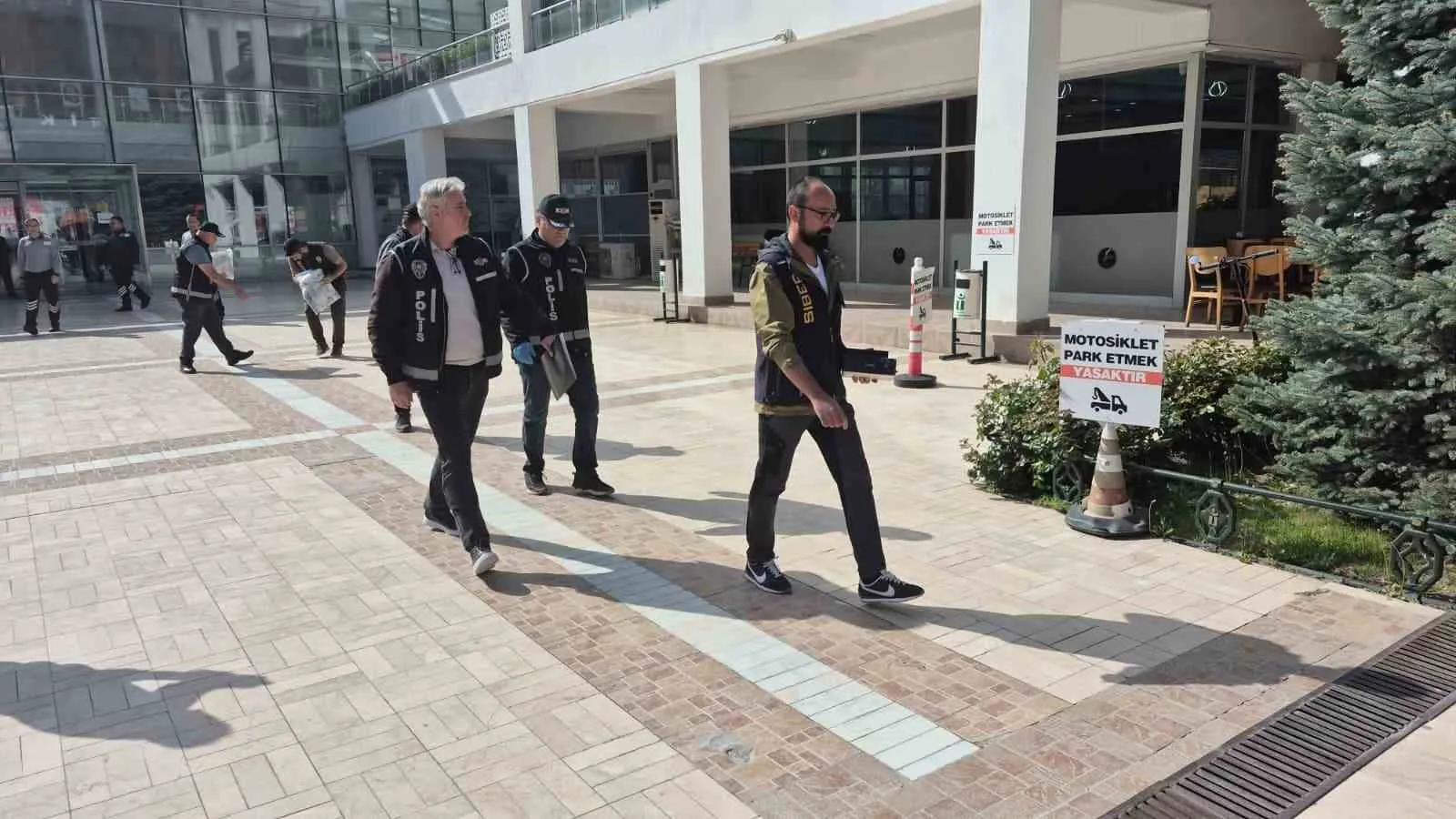 TEPEBAŞI BELEDİYESİNE YÖNELİK OPERASYON DÜZENLENDİ