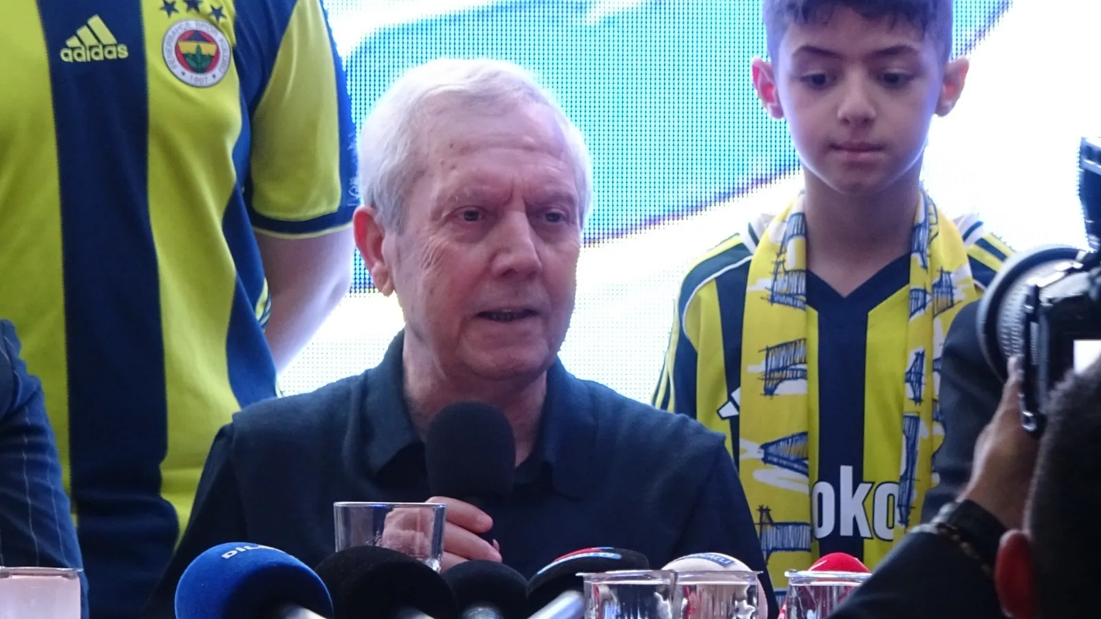 Aziz Yıldırım’dan Alex ve transfer mesajı