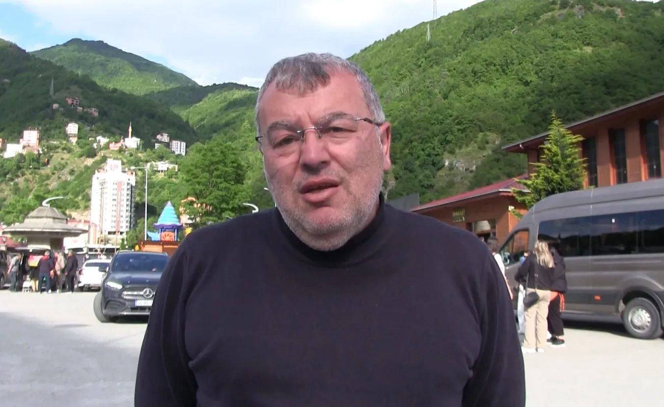 Borçka Karagöl bayram tatilinde doğa tutkunlarının akınına uğradı