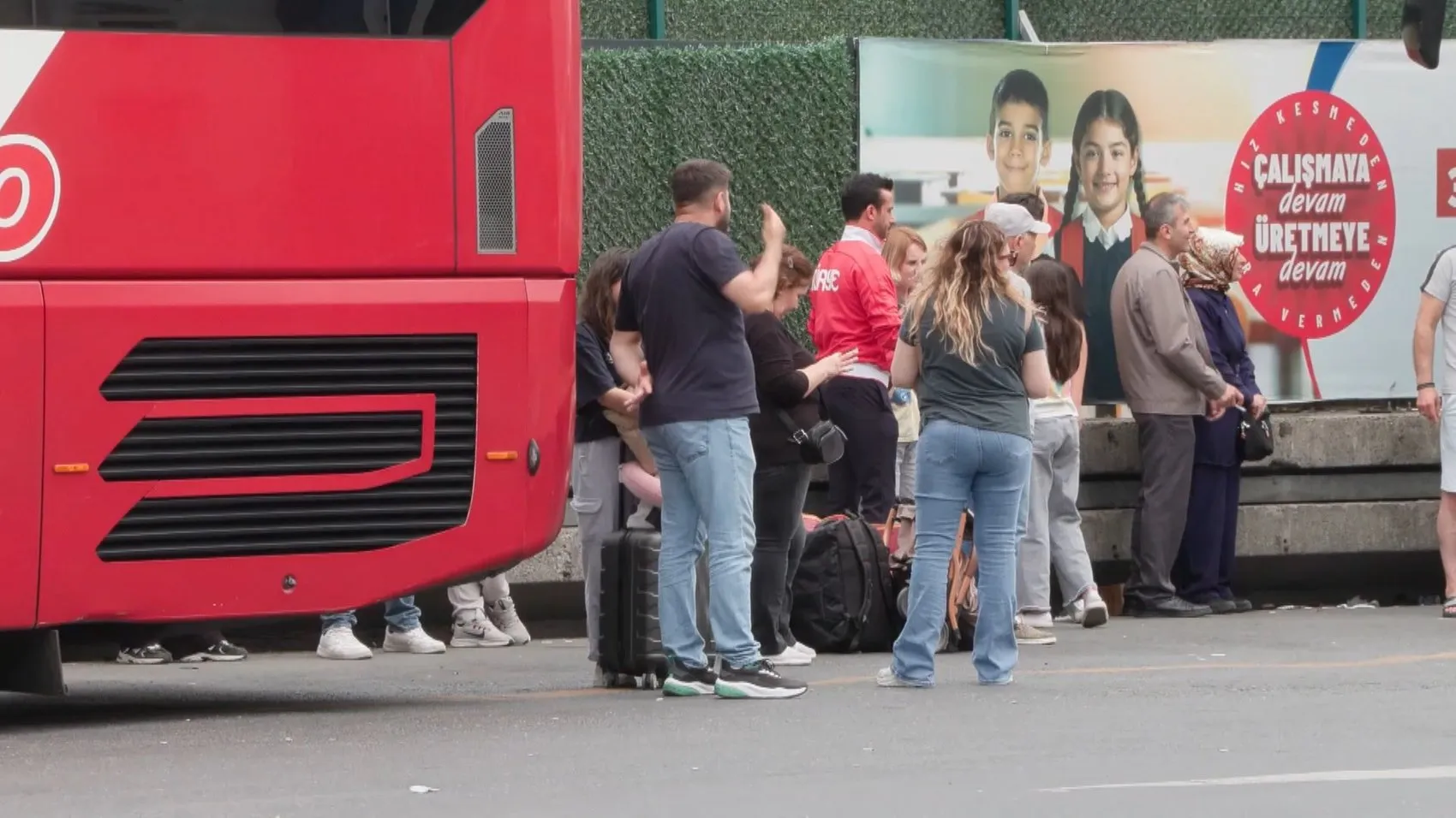 Bayram dönüşü otogarlarda trafik kabusu yaşanıyor
