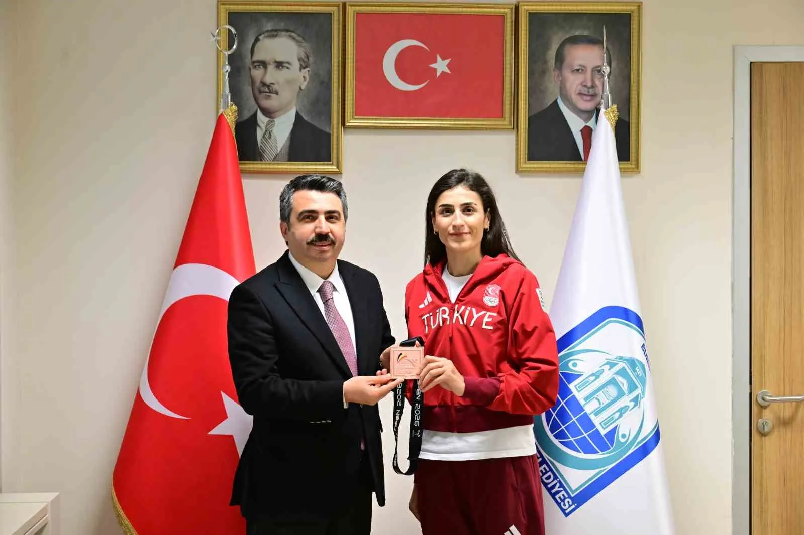 BURSA'DA YILDIRIM BELEDİYESİ, SPORA VE SPORCULARA VERDİĞİ DESTEĞİN KARŞILIĞINI ULUSAL VE ULUSLARARASI ARENADA ALMAYA DEVAM EDİYOR.