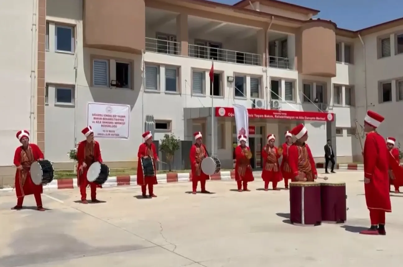 GAZİANTEP'İN OĞUZELİ İLÇESİNDE 'ENGELLİLER HAFTASI' ÇERÇEVESİNDE ÖZEL BİREYLER VE ÇOCUKLAR RENKLİ ETKİNLİKLER DÜZENLENDİ.