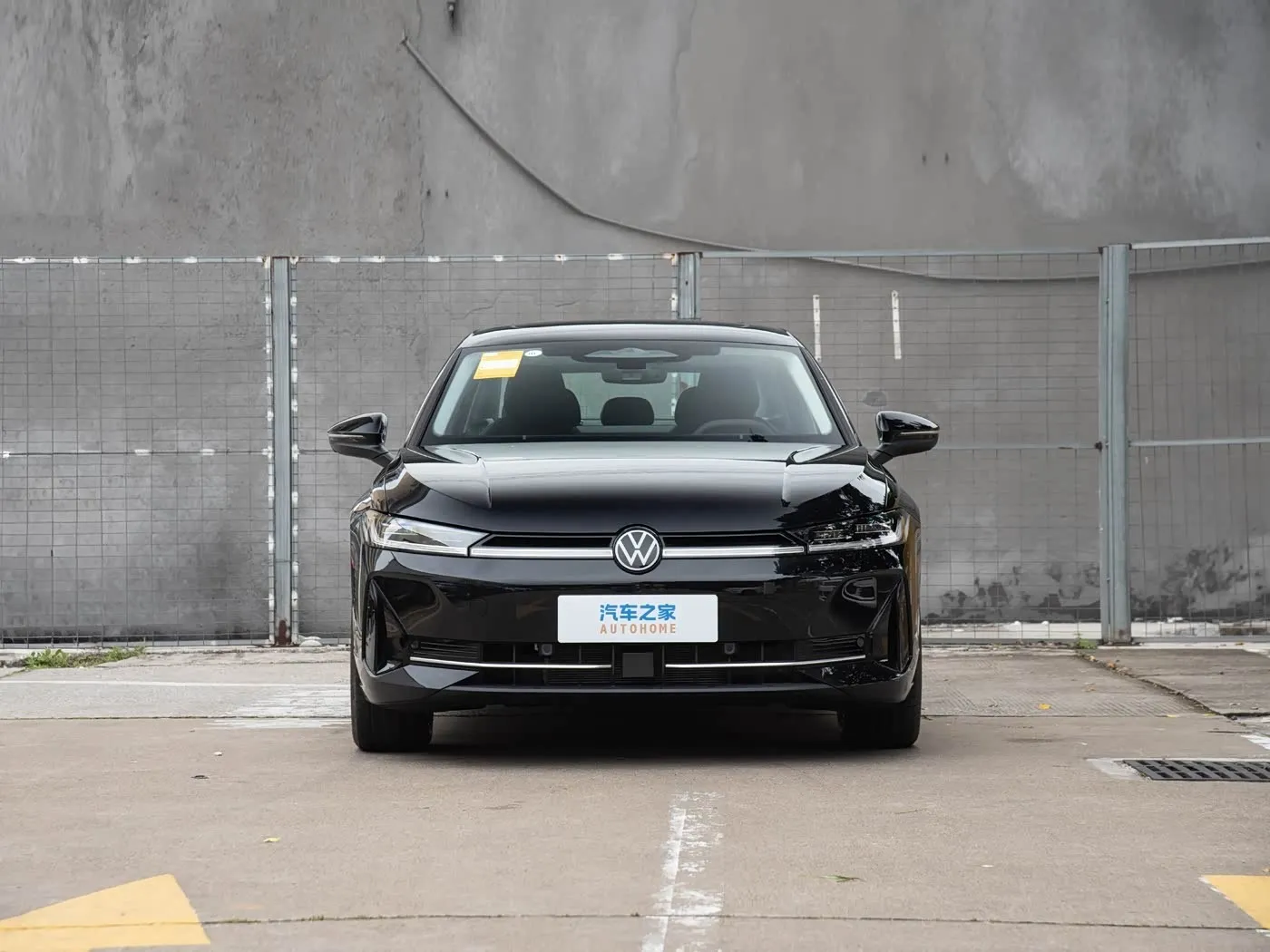 Volkswagen'den 1.468 km menzilli Passat