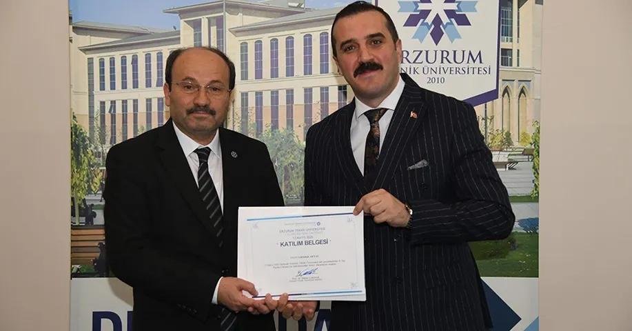 ERZURUM TEKNİK ÜNİVERSİTESİ’NDE (ETÜ), ÜNİVERSİTE-KAMU-YEREL YÖNETİM VE SİVİL TOPLUM İŞ BİRLİĞİNİ GÜÇLENDİRMEK, EĞİTİMDEN ARAŞTIRMAYA KADAR BİRÇOK ALANDA ORTAK AKIL MEKANİZMASINI GELİŞTİRMEK AMACIYLA “II. DIŞ PAYDAŞ ÇALIŞTAYI” GERÇEKLEŞTİRİLDİ.