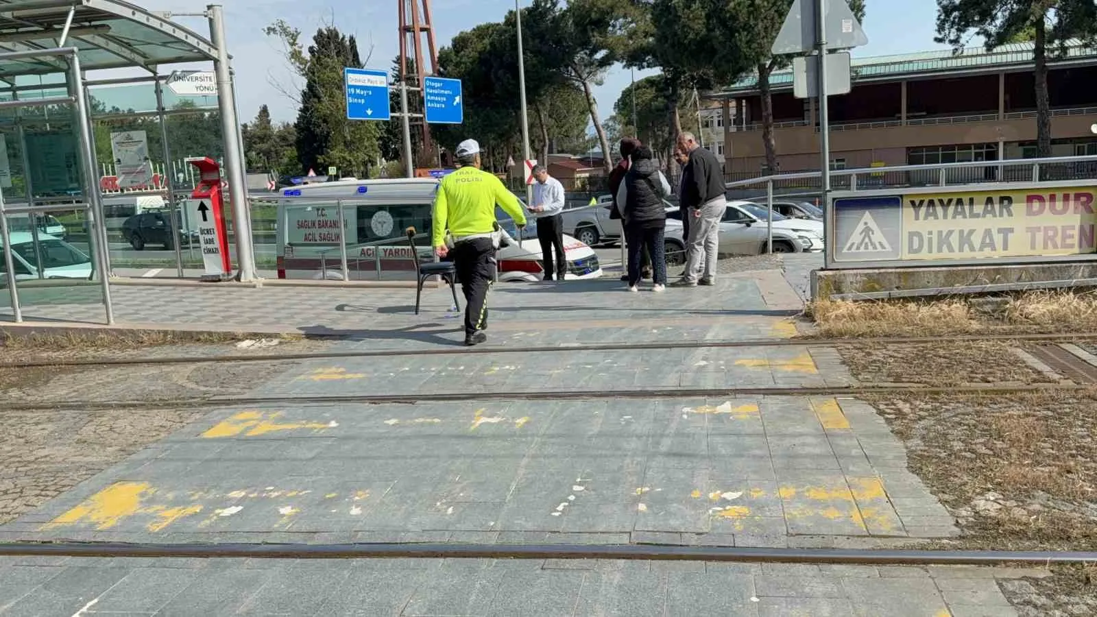 SAMSUN’DA TRAMVAYIN ÇARPTIĞI 61 YAŞINDAKİ KADIN YARALANDI