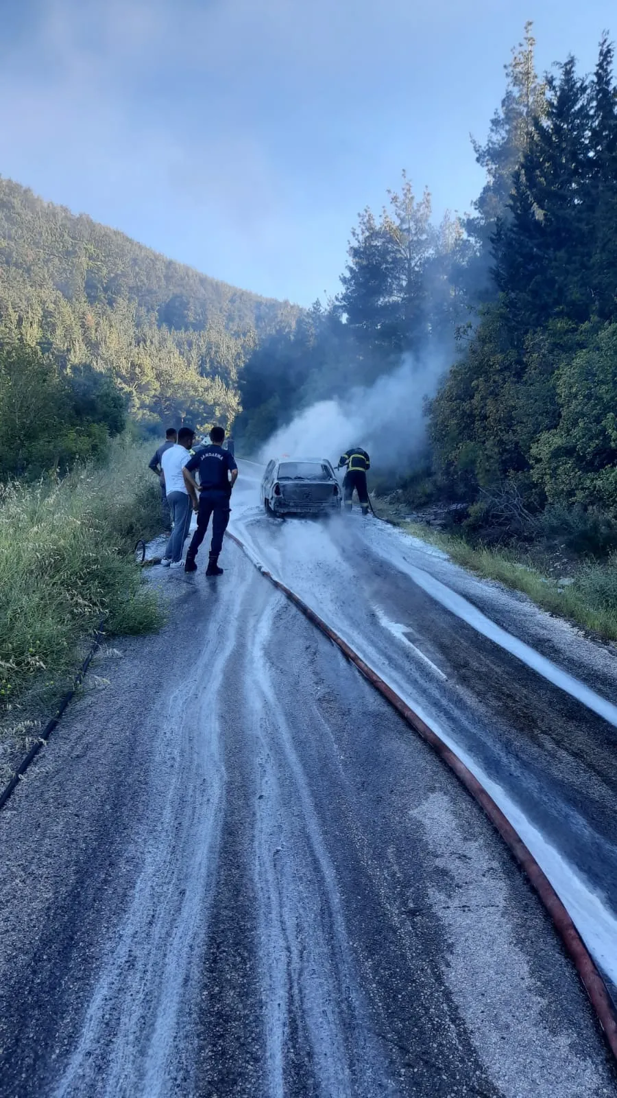 Osmaniye yayla yolunda korkutan araç yangını