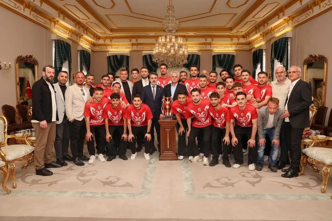 BÖLGESEL AMATÖR LİG’E (BAL) YÜKSELEN ZAFERSPOR KULÜBÜ’NE BURSA BÜYÜKŞEHİR BELEDİYE BAŞKAN VEKİLİ ŞAHİN BİBA VE 28. DÖNEM AK PARTİ BURSA MİLLETVEKİLİ REFİK ÖZEN’DEN TEBRİK.