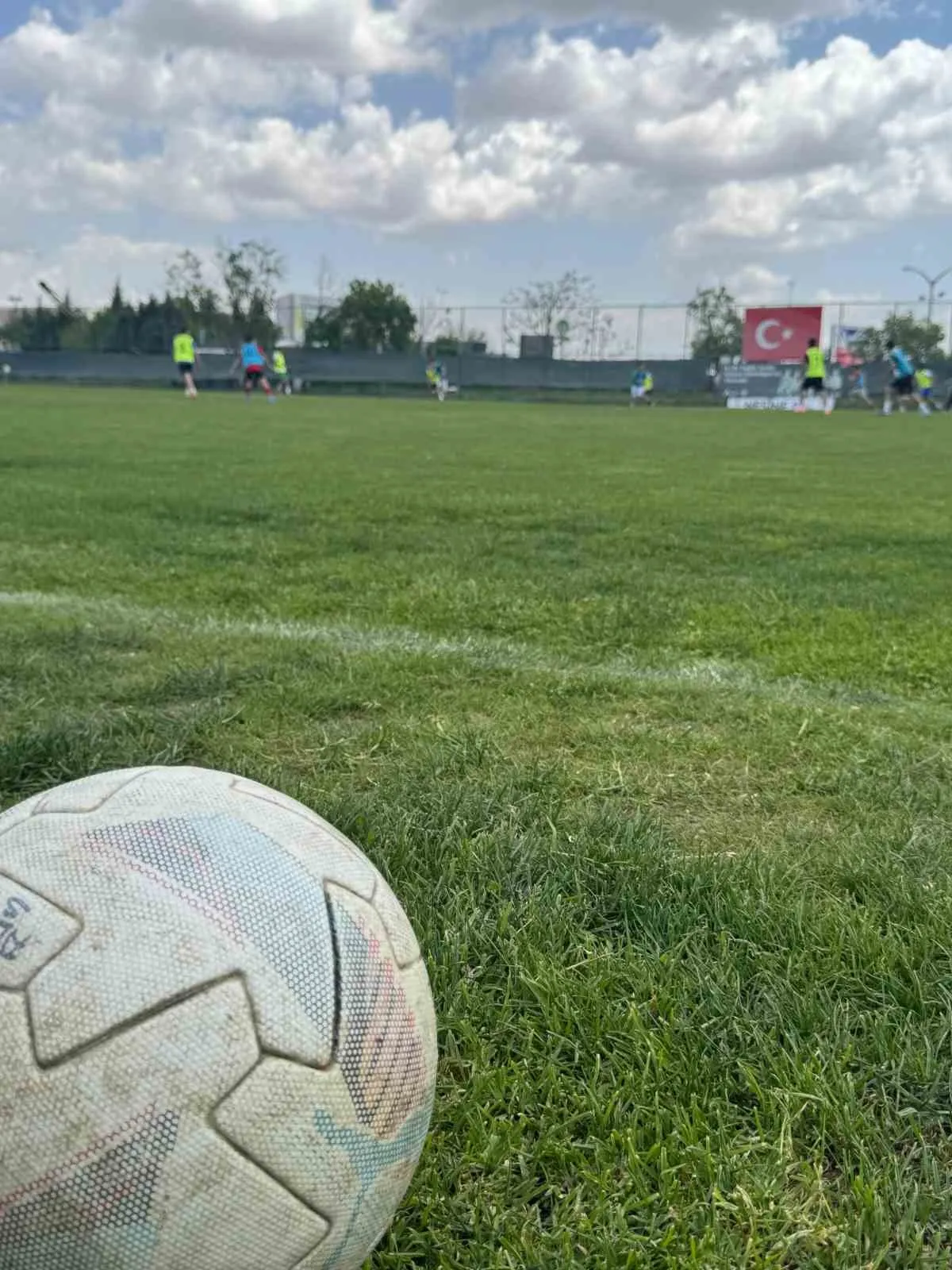 ANKARA DEMİRSPOR’UN 9-13 MAYIS TARİHLERİ ARASINDA YAPILAN ALTYAPI SEÇMELERİNE 3 BİNİN ÜZERİNDE FUTBOLCU ADAYI KATILDI.