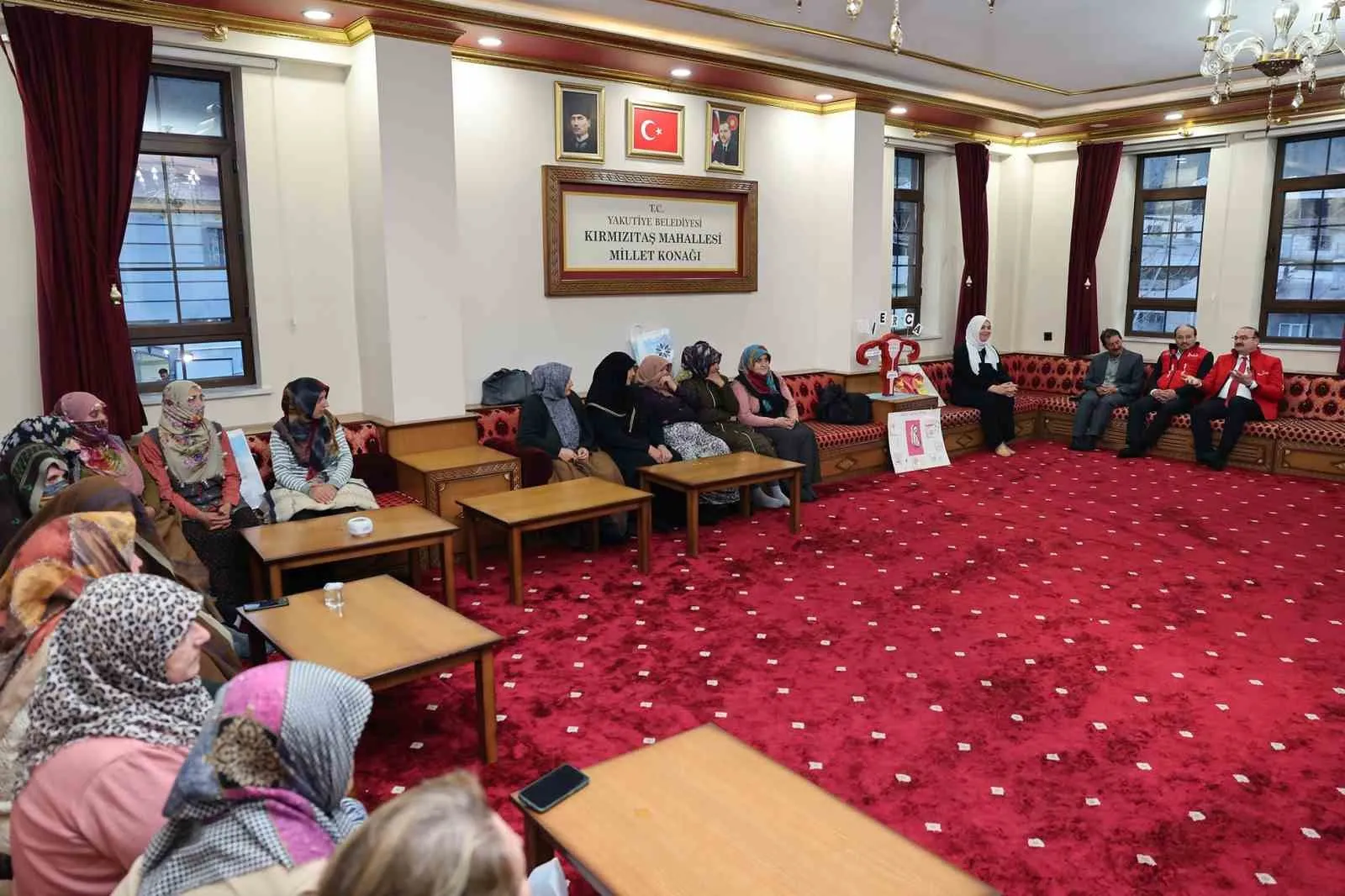 ATATÜRK ÜNİVERSİTESİ İLE ERZURUM TEKNİK ÜNİVERSİTESİ İŞ BİRLİĞİNDE DÜZENLENEN “TARIM VE HAYVANCILIKTA DİJİTALLEŞME” PROGRAMI, BİLİM İLE ÜRETİCİYİ AYNI SAHADA BULUŞTURDU.