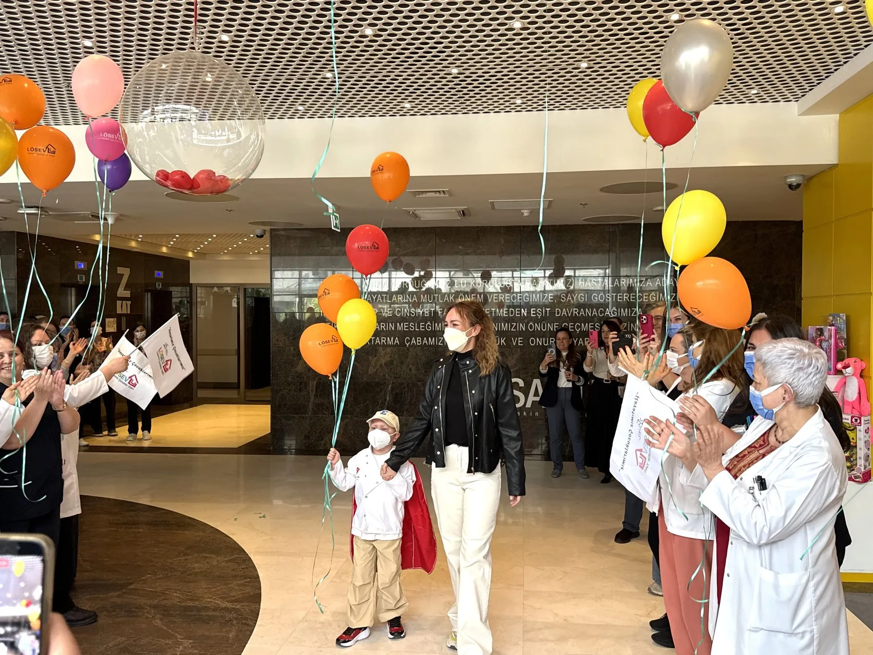 Minik Efe Leo babasından gelen hayatla lösemiyi yendi
