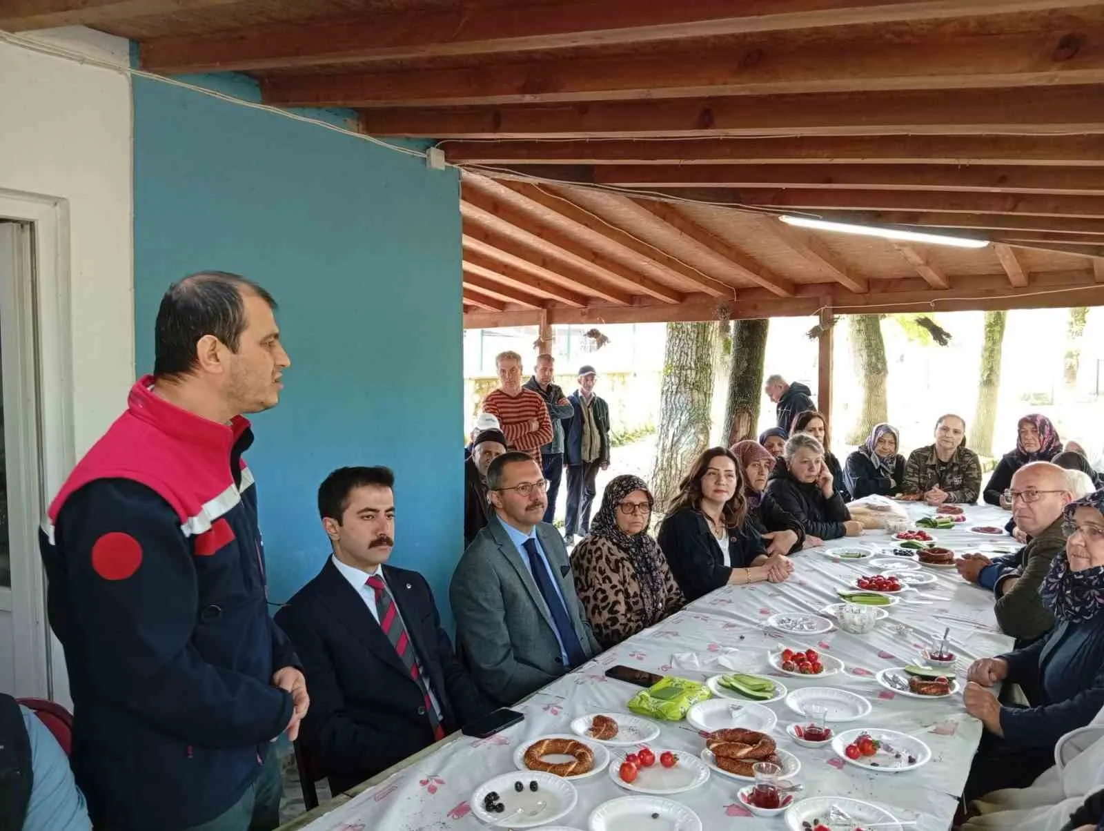 İLÇE TARIM VE ORMAN MÜDÜRÜ İBRAHİM YILMAZ, TARIM VE HAYVANCILIĞIN ÖNEMİNİ VURGULAYARAK, ÜRETİME EMEK VEREN ÇİFTÇİNİN GÜNLERİNİ KUTLADI.