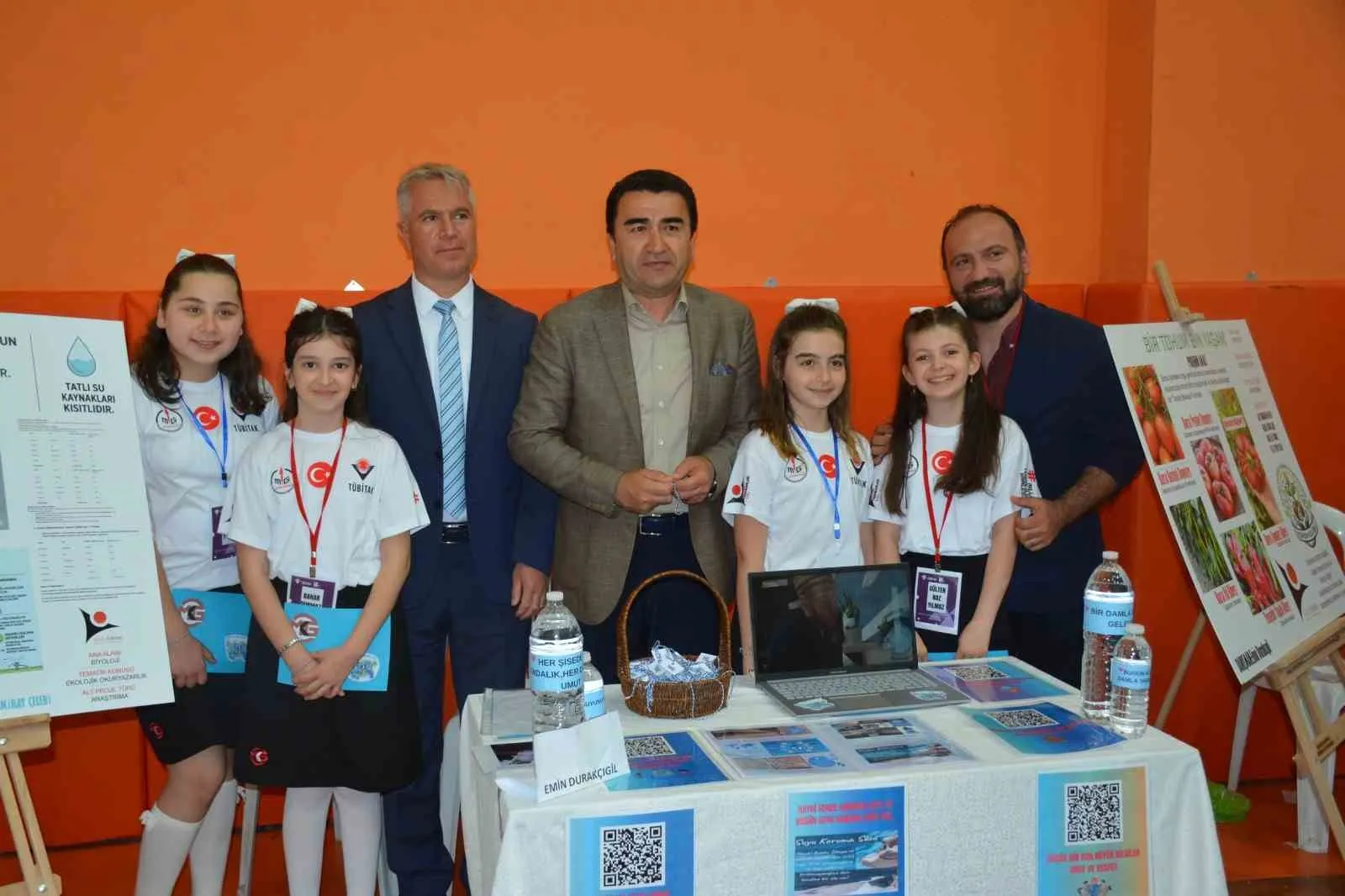 BURSA’NIN OSMANGAZİ İLÇESİNDE, MACİDE GAZİOĞLU KÜKÜRTLÜ ORTAOKULU TARAFINDAN TEKNOLOJİ VE TASARIM ÖĞRETMENİ DİLEK ÇELİK KOORDİNATÖRLÜĞÜNDE HAZIRLANAN "TÜBİTAK 4006 BİLİM FUARI" DÜZENLENEN PROGRAMLA AÇILDI.